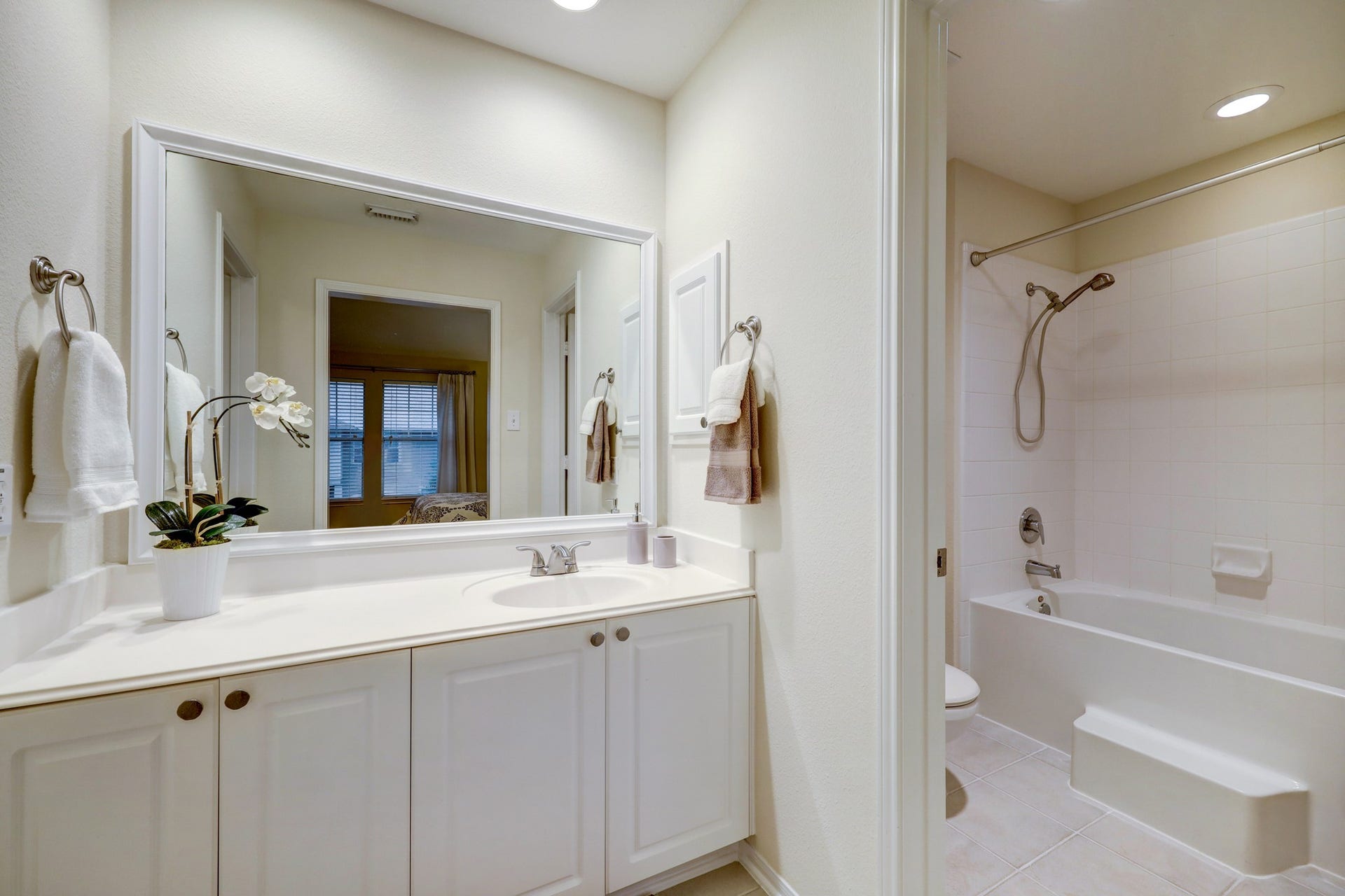 10 Stone Creek Place, The Woodlands, TX 77382 10 Stone Creek Place, The Woodlands, TX 77382