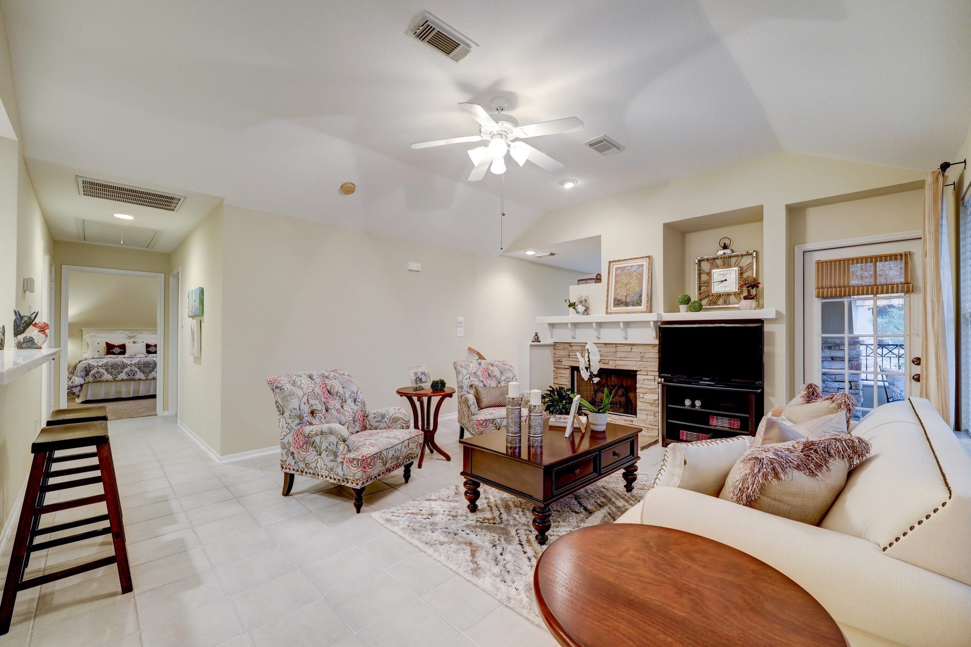 10 Stone Creek Place, The Woodlands, TX 77382 10 Stone Creek Place, The Woodlands, TX 77382