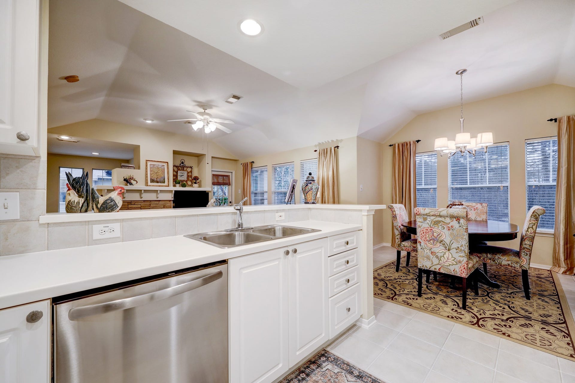 10 Stone Creek Place, The Woodlands, TX 77382 10 Stone Creek Place, The Woodlands, TX 77382