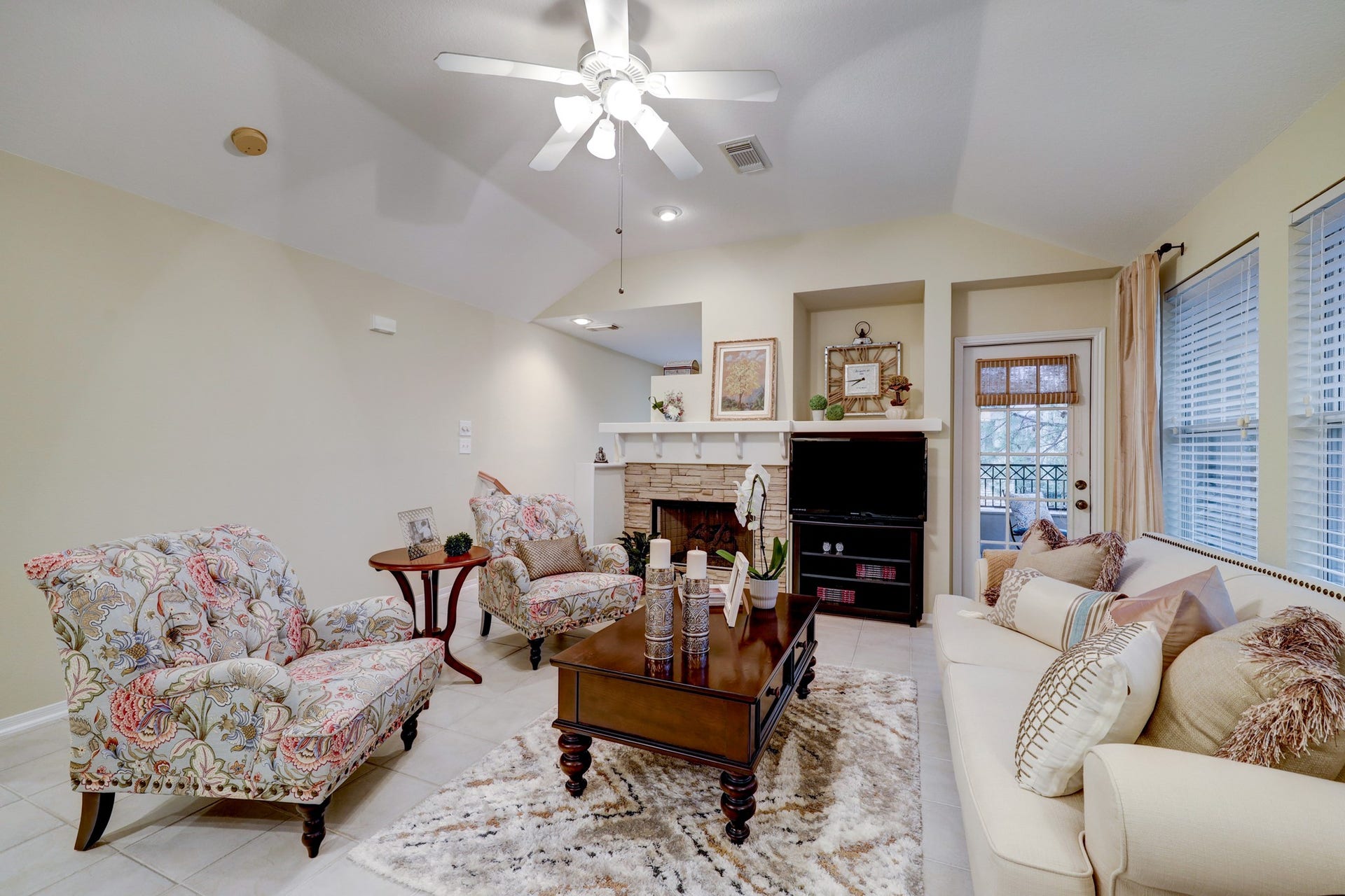 10 Stone Creek Place, The Woodlands, TX 77382 10 Stone Creek Place, The Woodlands, TX 77382