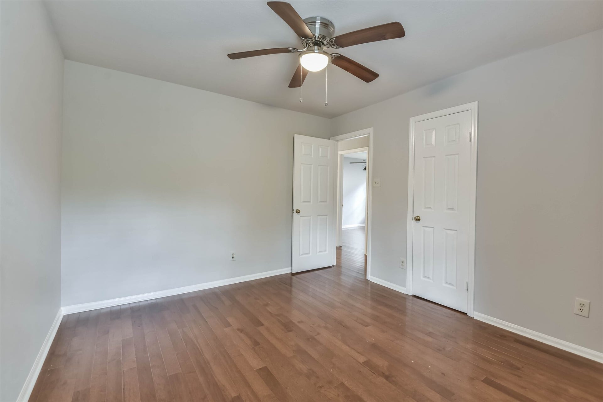 15 Shinyrock Place, The Woodlands, TX 77381 15 Shinyrock Place, The Woodlands, TX 77381