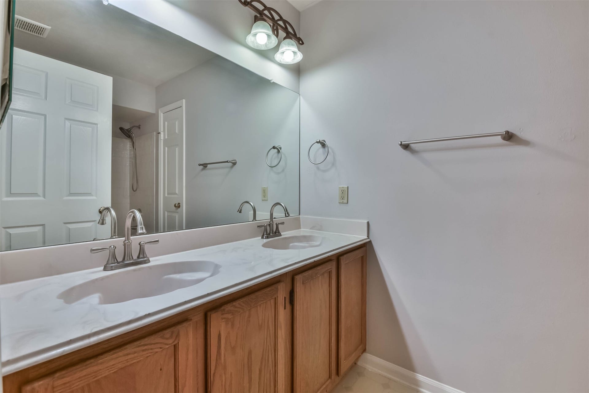 15 Shinyrock Place, The Woodlands, TX 77381 15 Shinyrock Place, The Woodlands, TX 77381