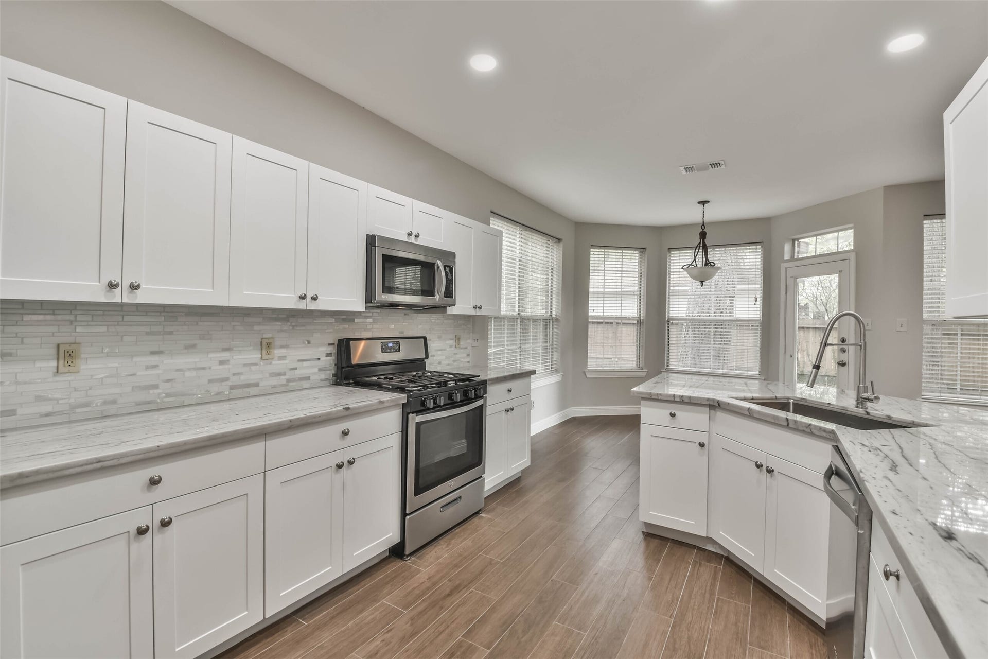 15 Shinyrock Place, The Woodlands, TX 77381 15 Shinyrock Place, The Woodlands, TX 77381