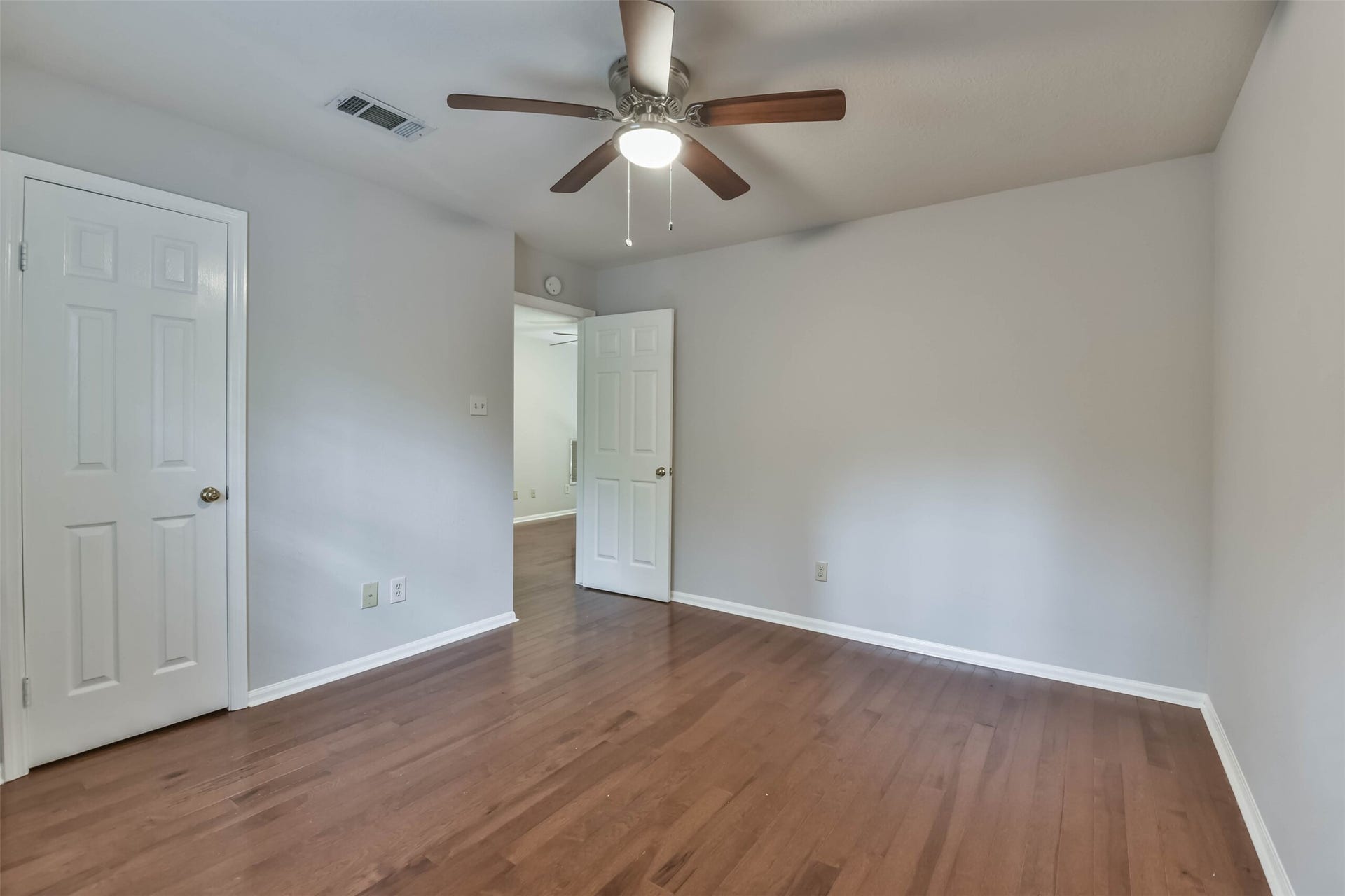 15 Shinyrock Place, The Woodlands, TX 77381 15 Shinyrock Place, The Woodlands, TX 77381