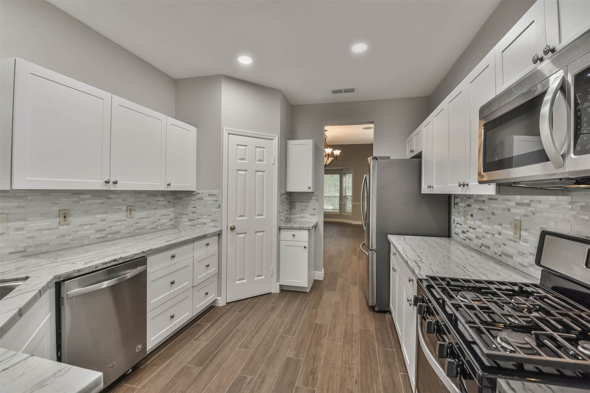 15 Shinyrock Place, The Woodlands, TX 77381 15 Shinyrock Place, The Woodlands, TX 77381