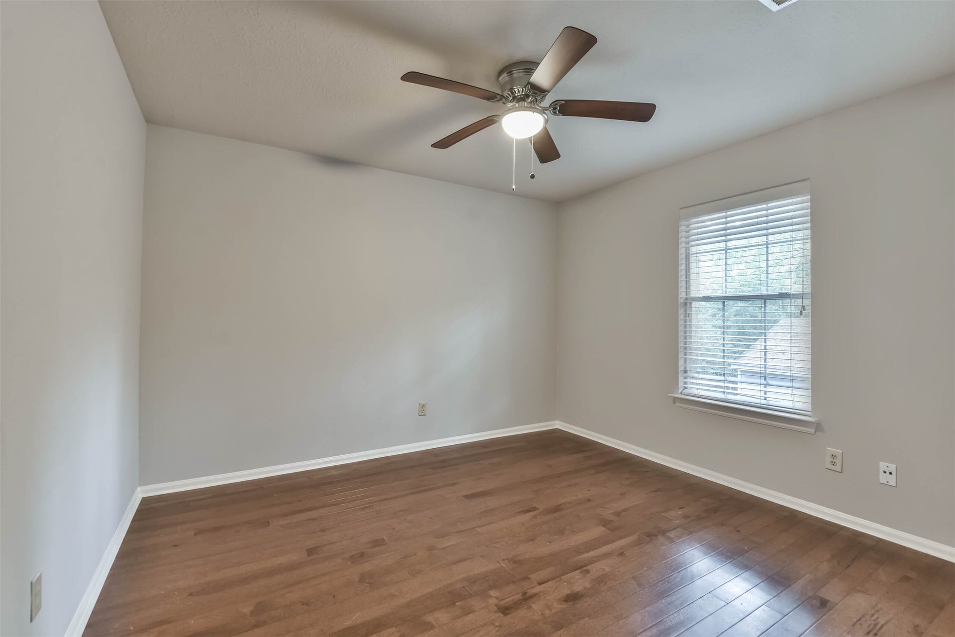 15 Shinyrock Place, The Woodlands, TX 77381 15 Shinyrock Place, The Woodlands, TX 77381