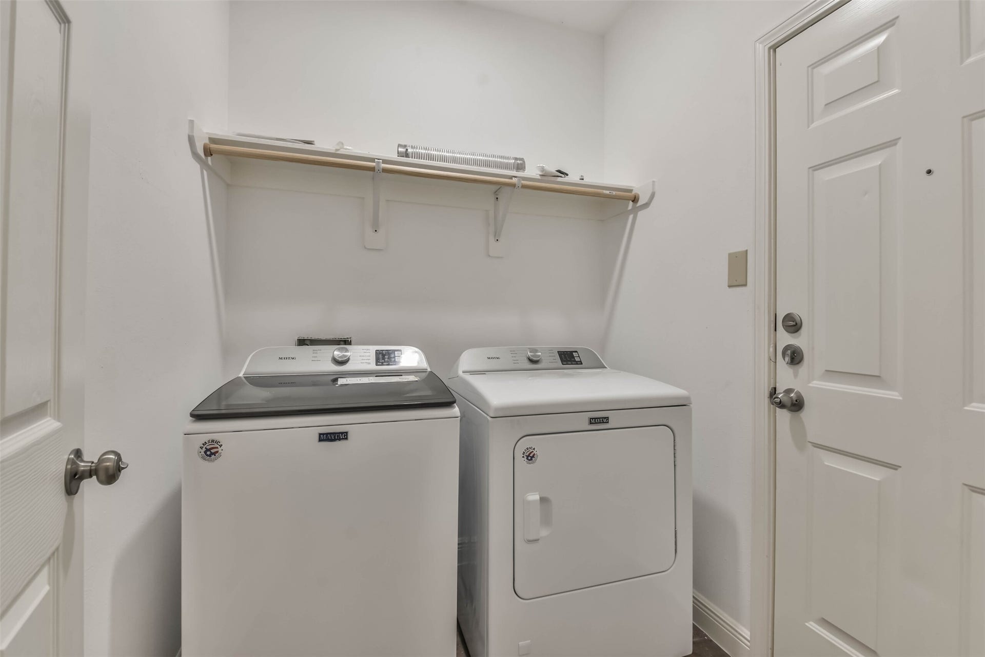 15 Shinyrock Place, The Woodlands, TX 77381 15 Shinyrock Place, The Woodlands, TX 77381