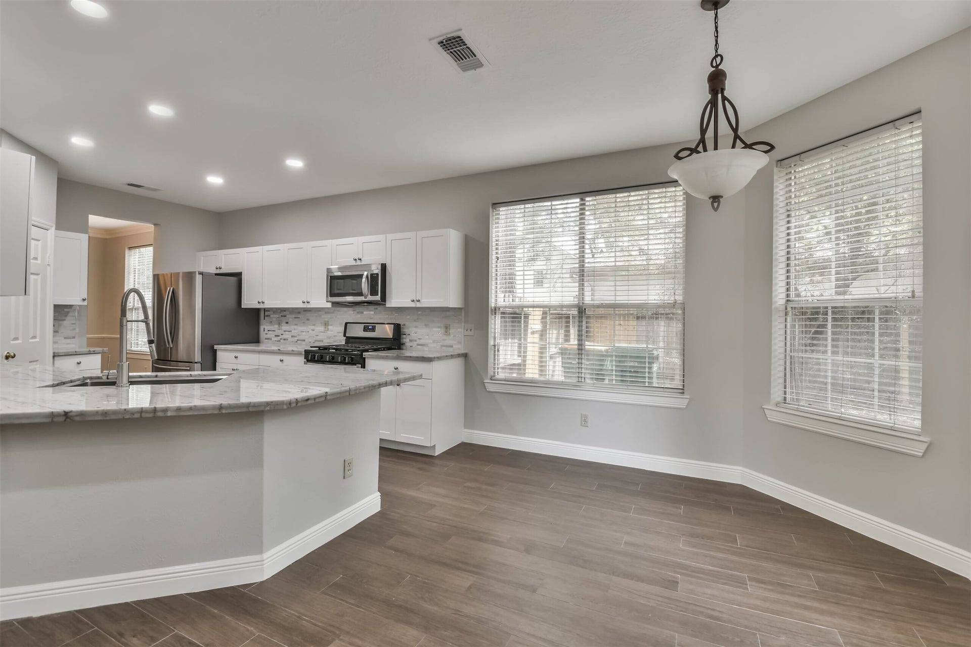 15 Shinyrock Place, The Woodlands, TX 77381 15 Shinyrock Place, The Woodlands, TX 77381