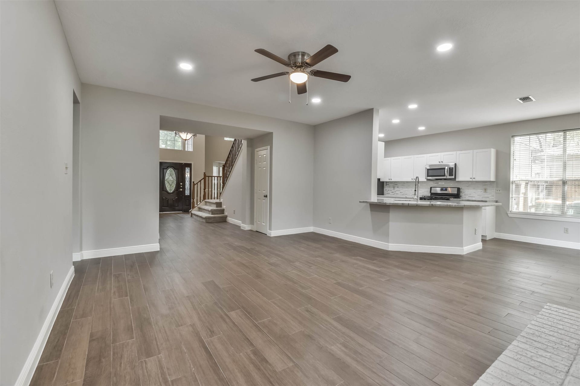 15 Shinyrock Place, The Woodlands, TX 77381 15 Shinyrock Place, The Woodlands, TX 77381