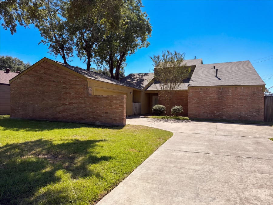 Property photo for 2307 Canyon Meadows Drive, Missouri City, TX