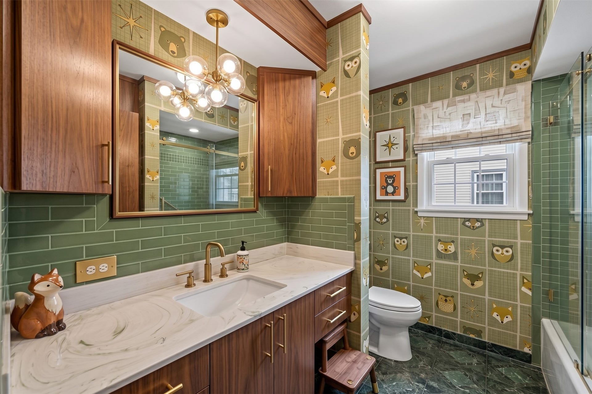 Fun idea for the Hall Bathroom for guest and kids. Virtually enhanced idea.