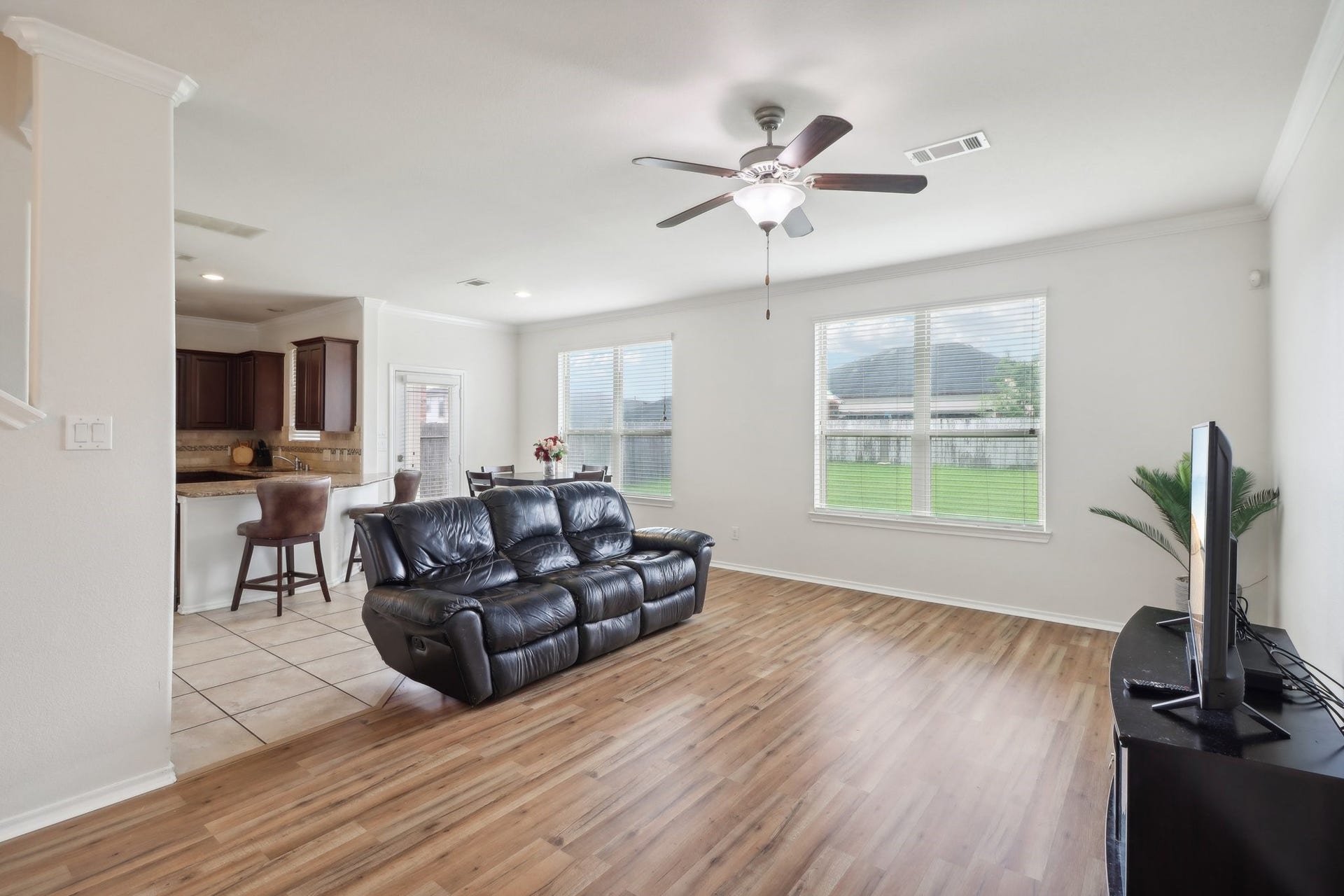 1827 Acorn Glen Trail, Fresno, TX 77545 1827 Acorn Glen Trail, Fresno, TX 77545