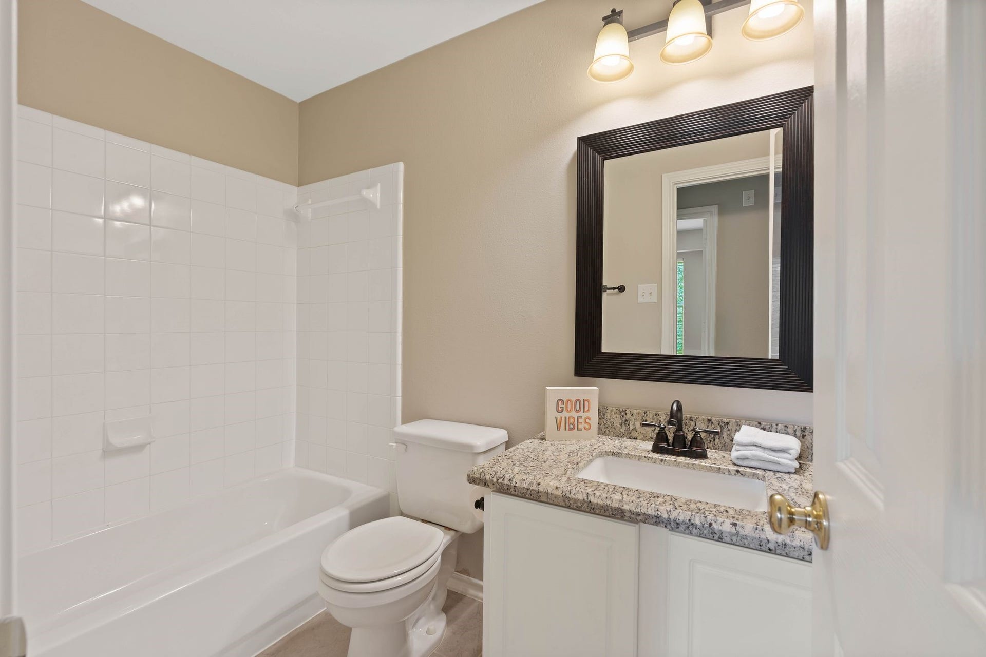 50 Leafstalk Court, The Woodlands, TX 77382 hall bathroom is also full bath