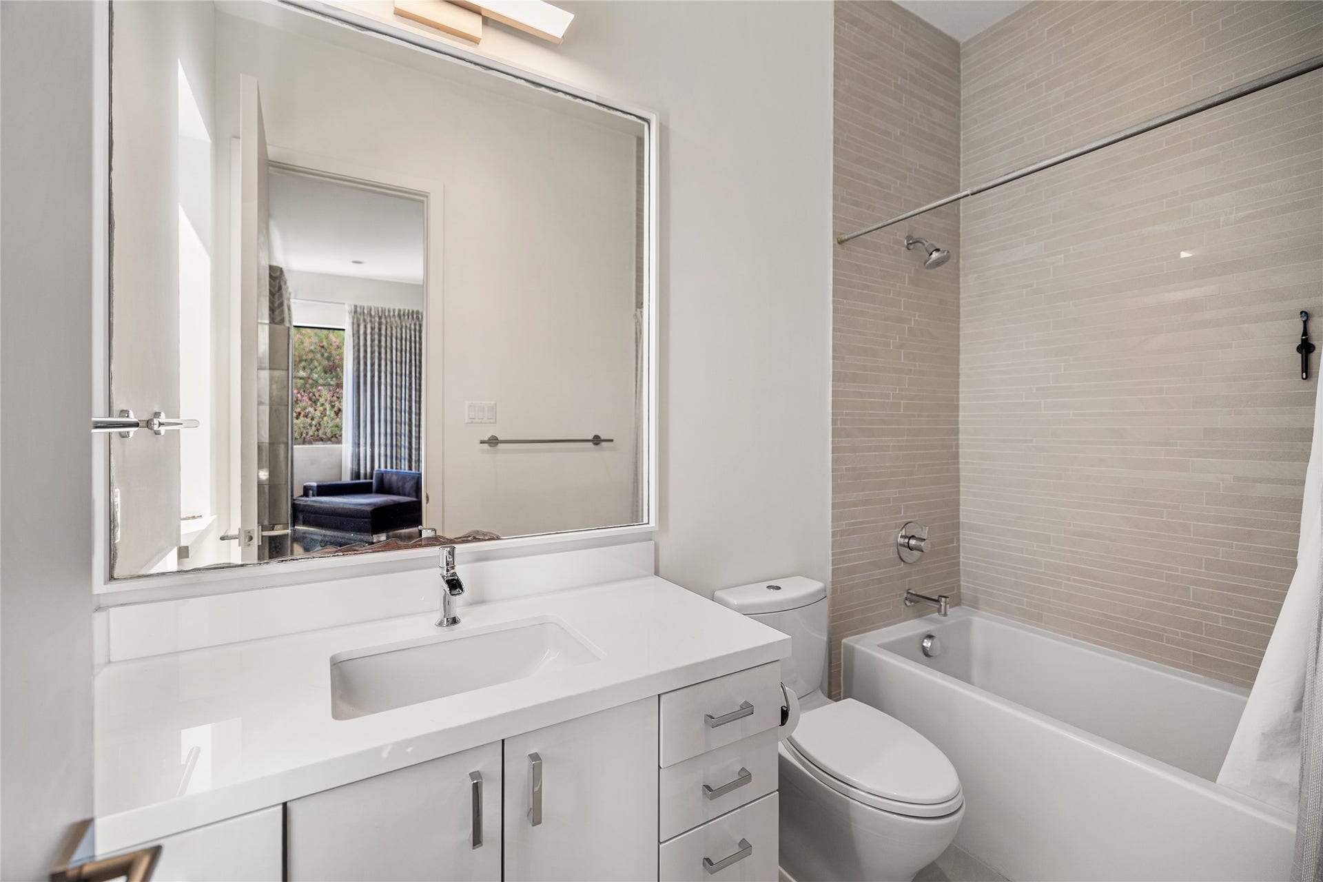 2608 Barbara Lane, Houston, TX 77005 A private en-suite bath accompanies the third bedroom.