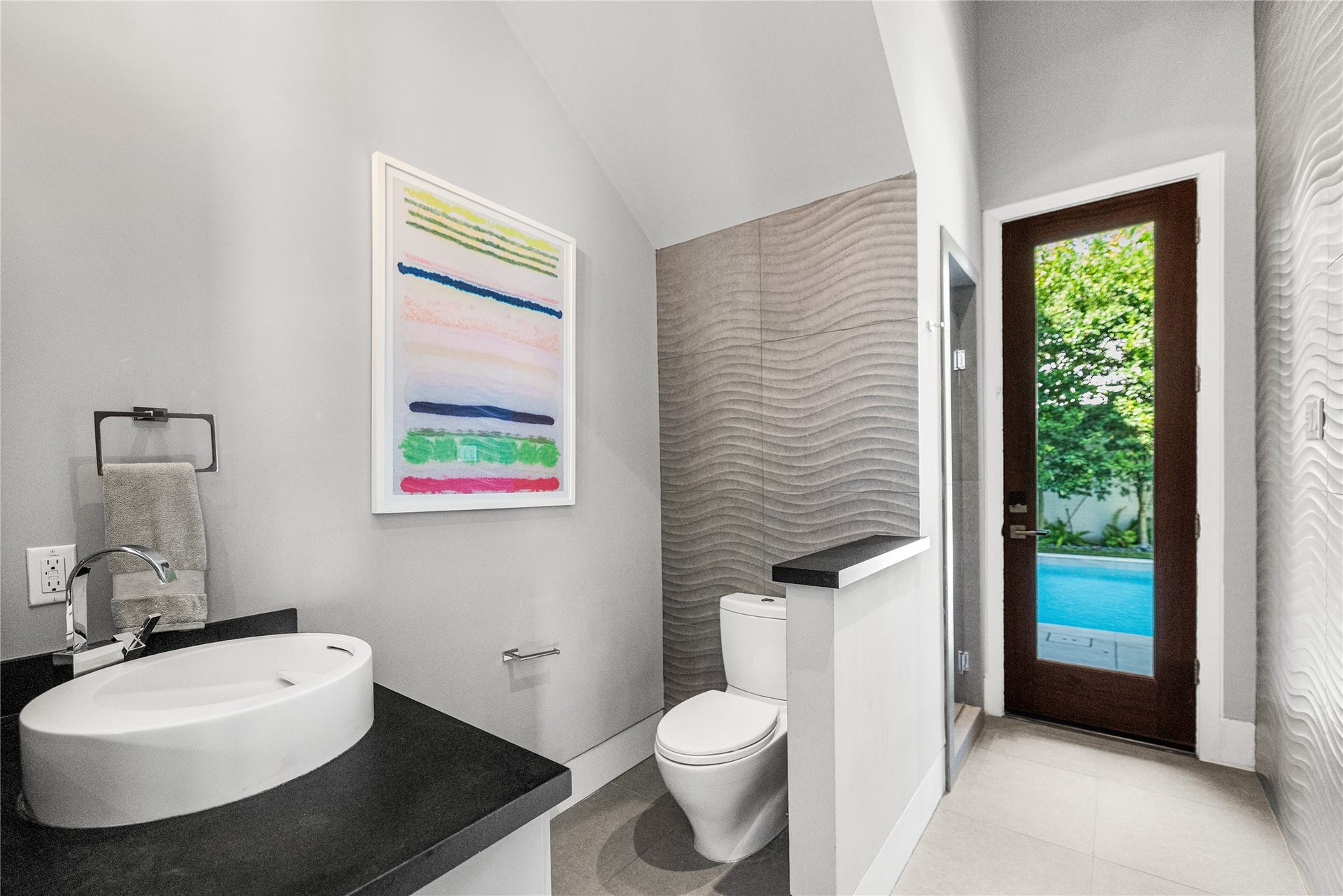 2608 Barbara Lane, Houston, TX 77005 This en-suite bath doubles as a convenient pool bath. It is an elegant and versatile retreat for guests and poolside entertaining.