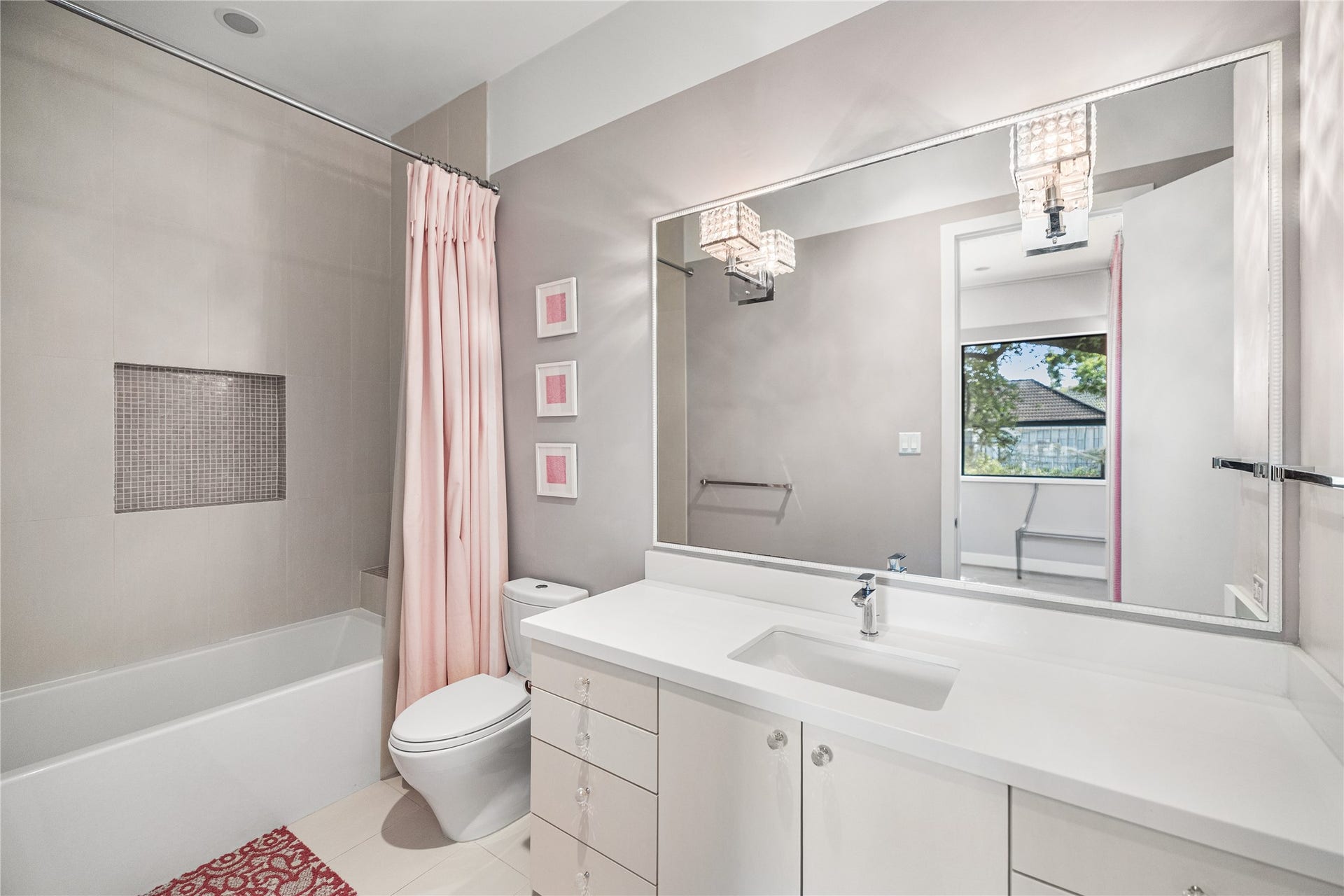 2608 Barbara Lane, Houston, TX 77005 A dedicated en-suite bath provides primary and everyday convenience.