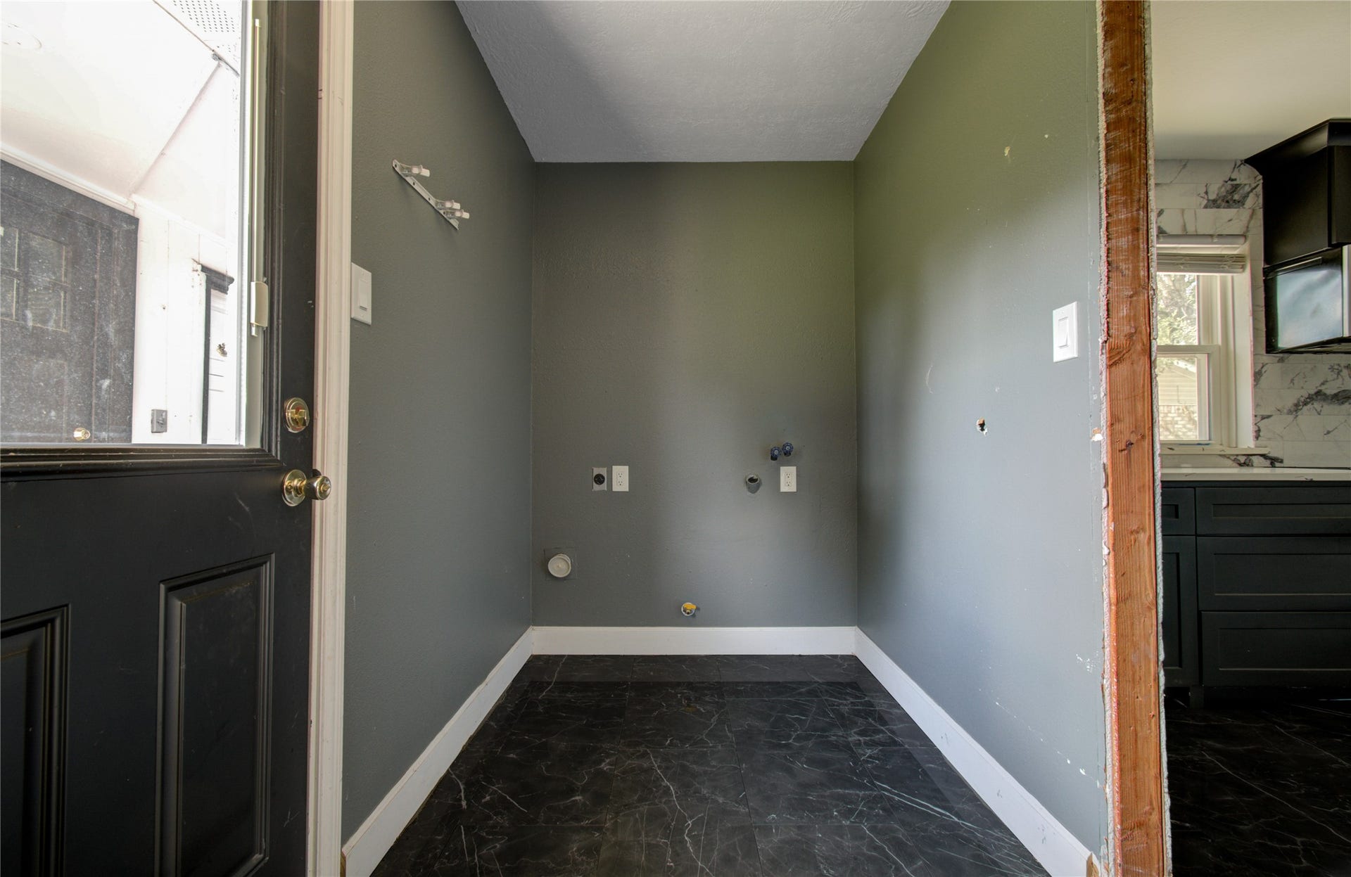 8103 Schaffer Lane, Houston, TX 77070 Laundry