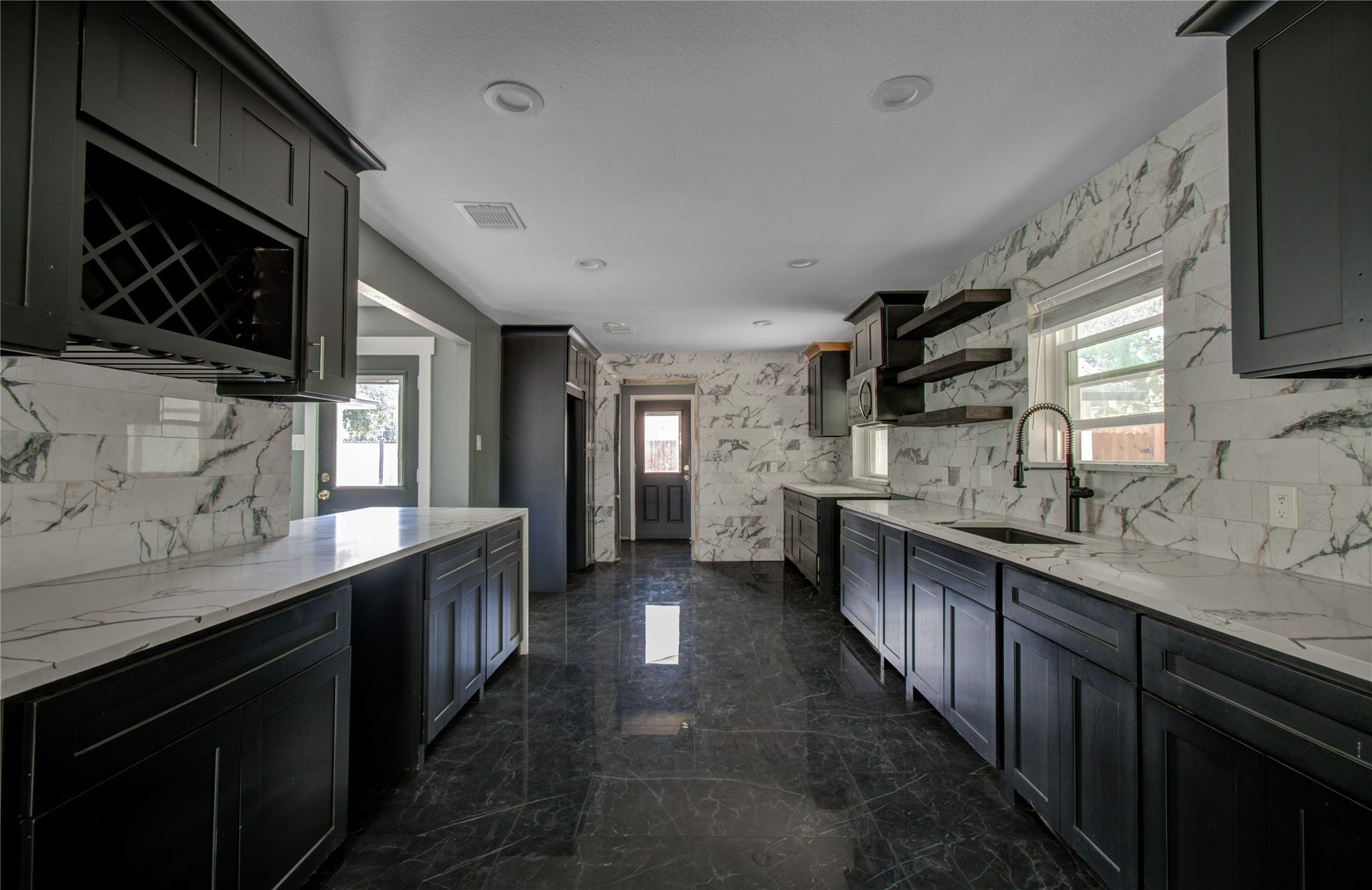 8103 Schaffer Lane, Houston, TX 77070 Kitcehn