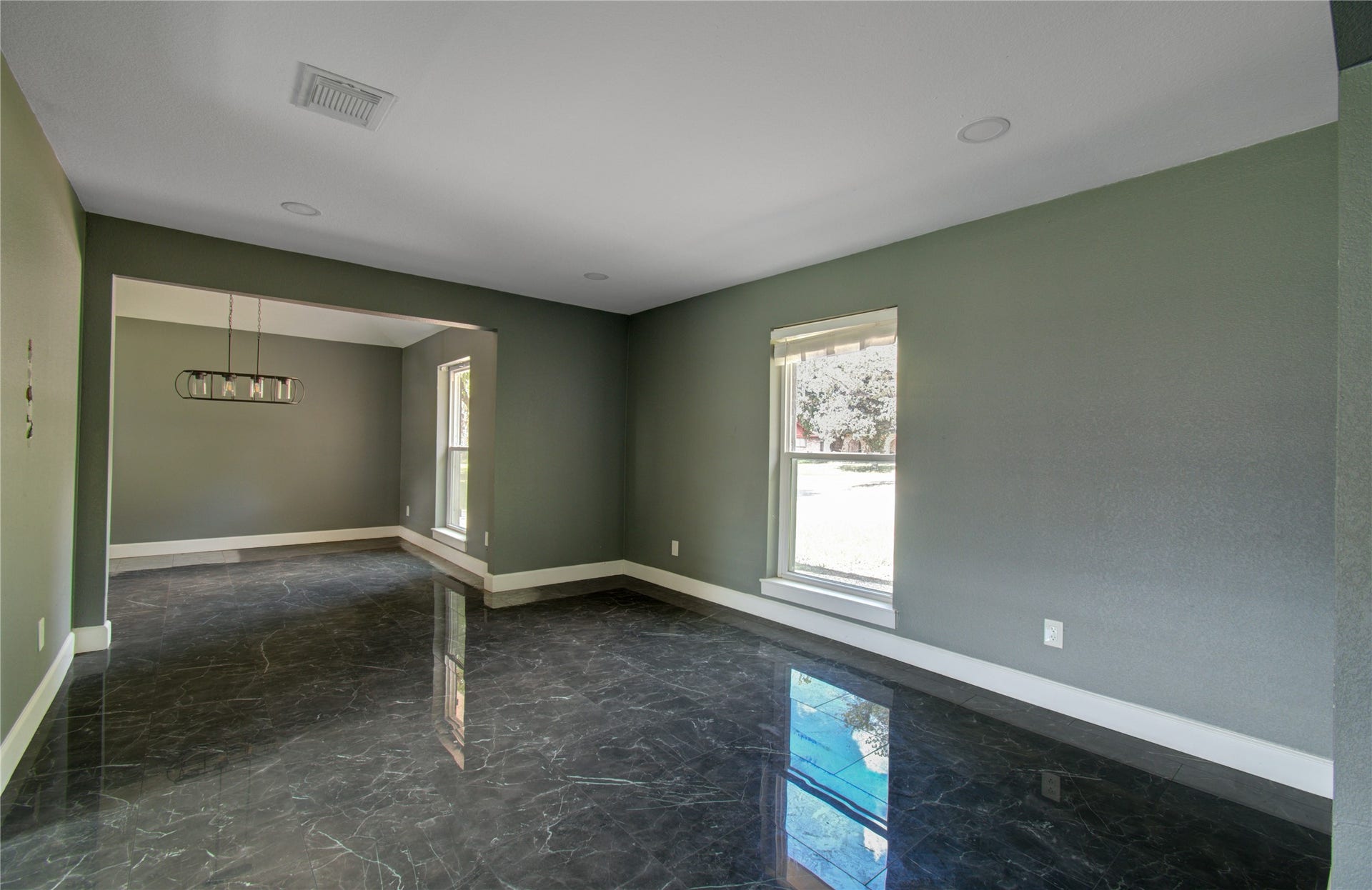 8103 Schaffer Lane, Houston, TX 77070 Formal Living