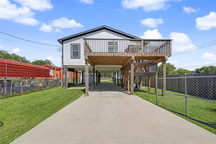 Property photo for 206 19th Street, Dickinson, TX