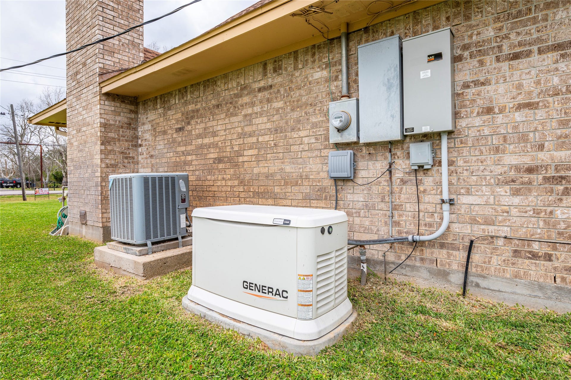 2517 Avenue L, Santa Fe, TX 77510 Generac Conveys with Property