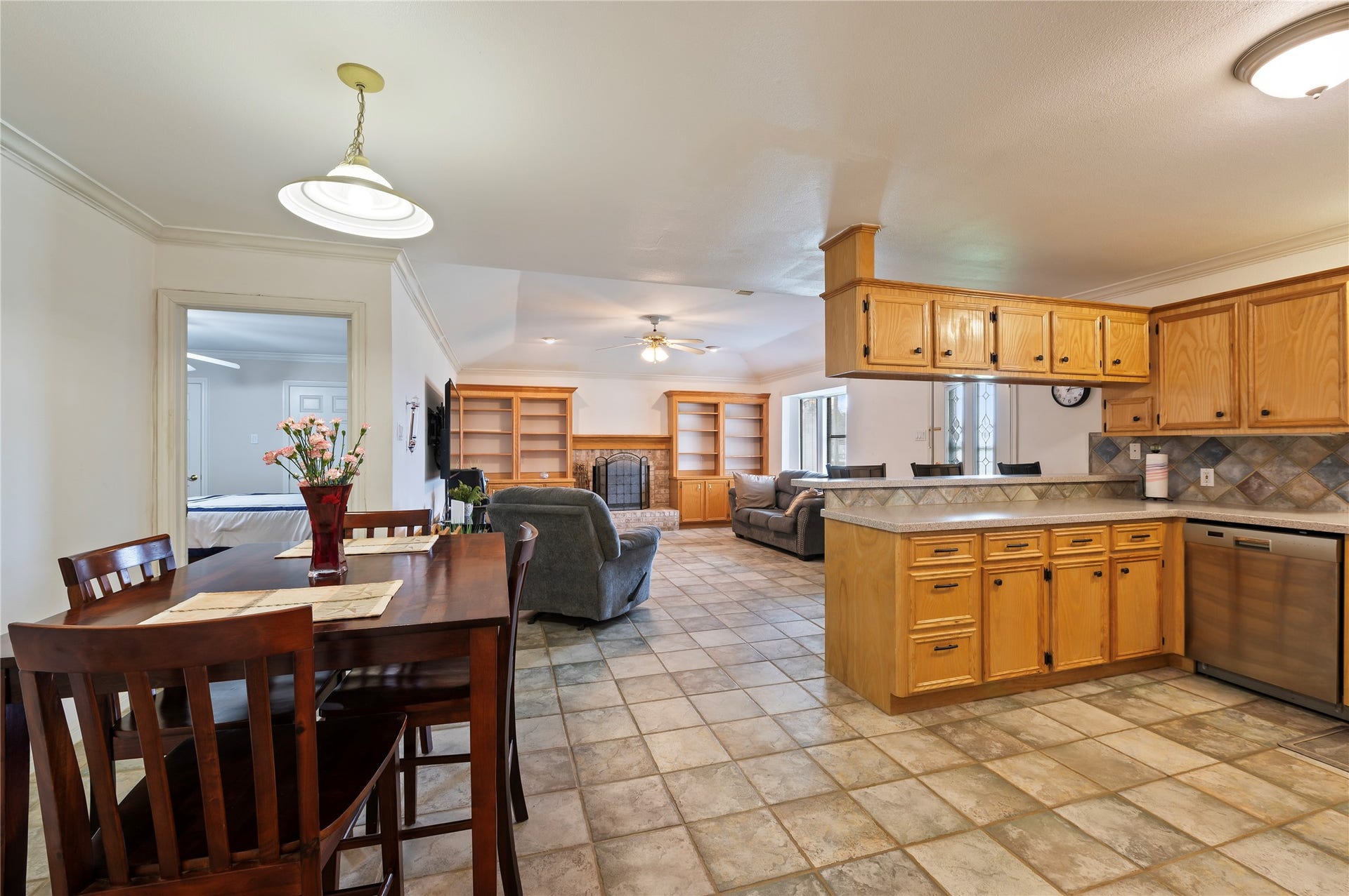 2517 Avenue L, Santa Fe, TX 77510 2517 Avenue L, Santa Fe, TX 77510