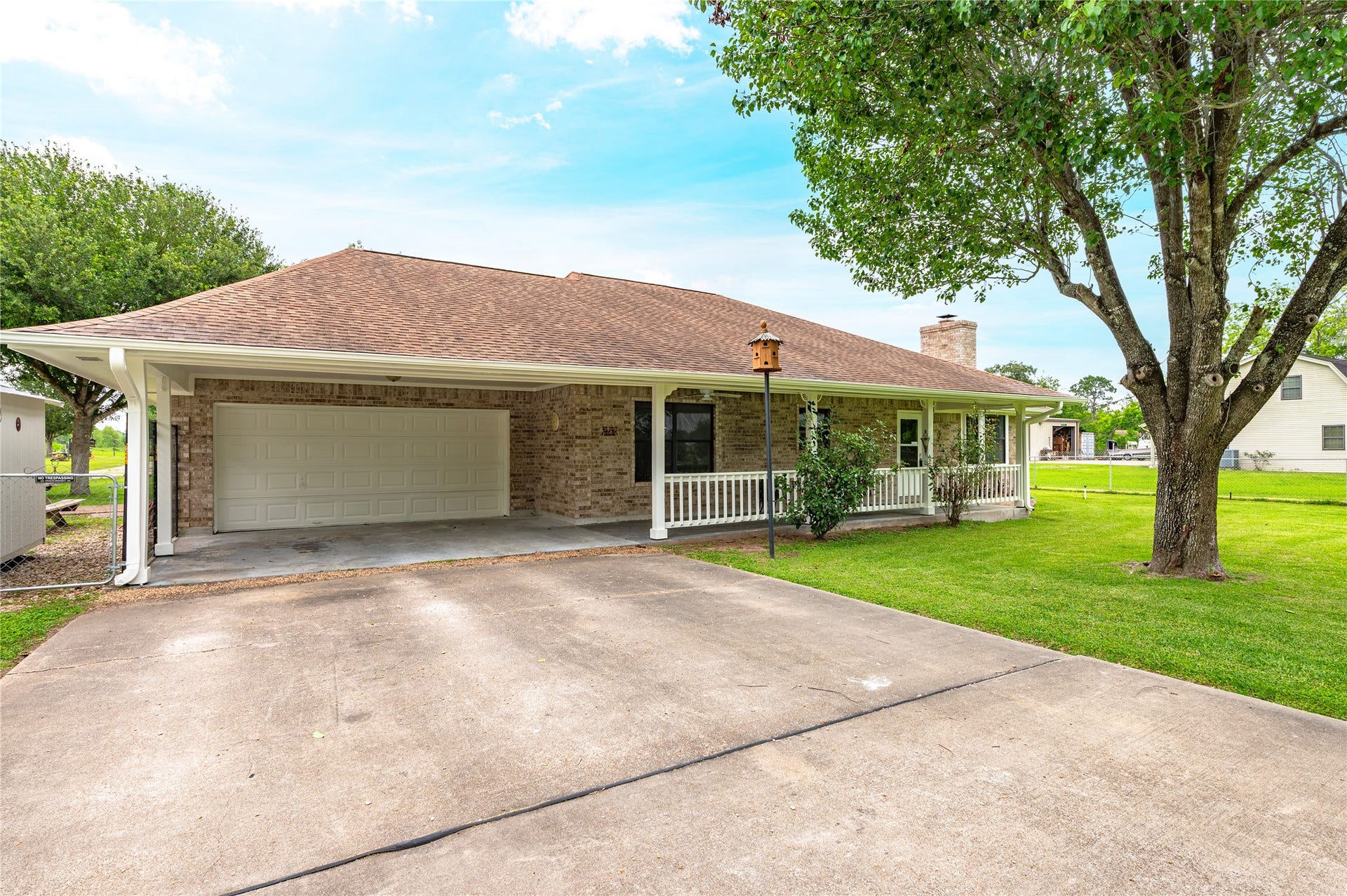 2517 Avenue L, Santa Fe, TX 77510 Carport and Garage