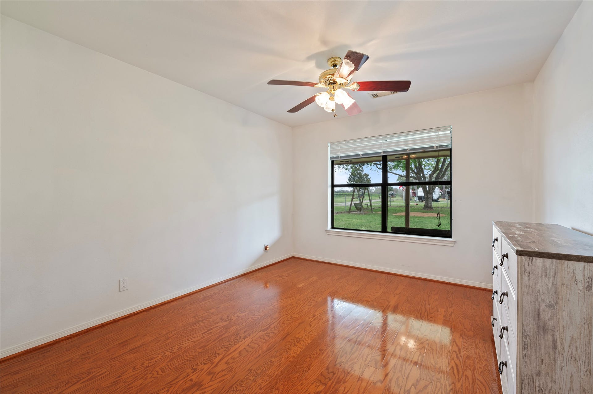 2517 Avenue L, Santa Fe, TX 77510 Bedroom 2