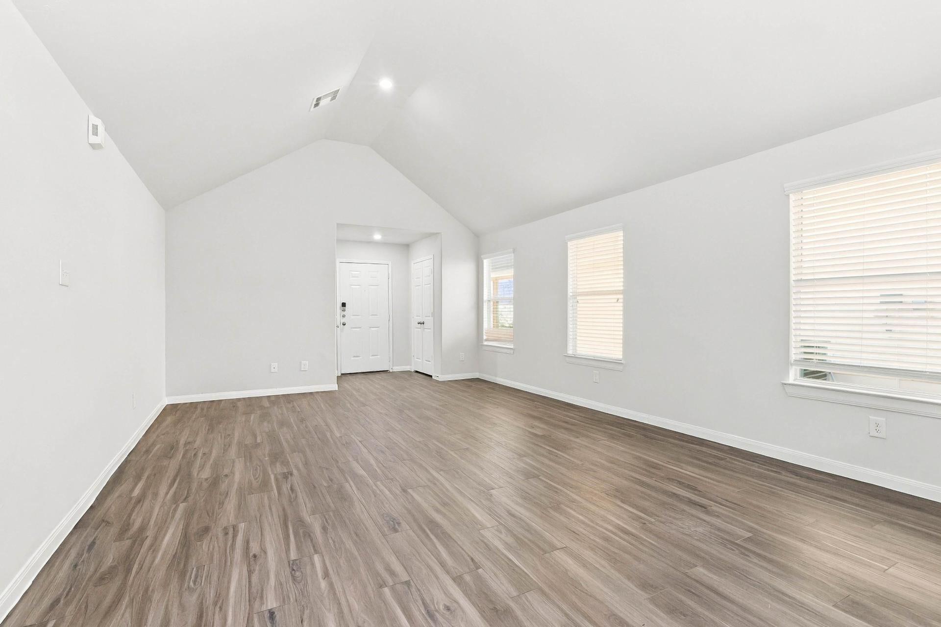 2443 Jonahs Way, Houston, TX 77073 Photos may be representative of the floor plan and not the exact home. Finishes, layout, and features of the actual property for lease may vary.