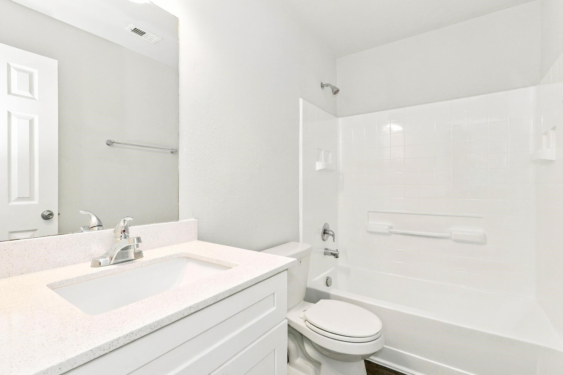 2443 Jonahs Way, Houston, TX 77073 Photos may be representative of the floor plan and not the exact home. Finishes, layout, and features of the actual property for lease may vary.
