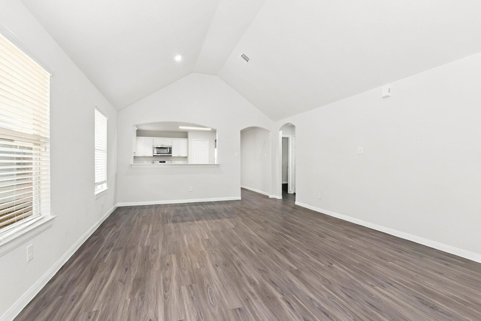 2443 Jonahs Way, Houston, TX 77073 Photos may be representative of the floor plan and not the exact home. Finishes, layout, and features of the actual property for lease may vary.