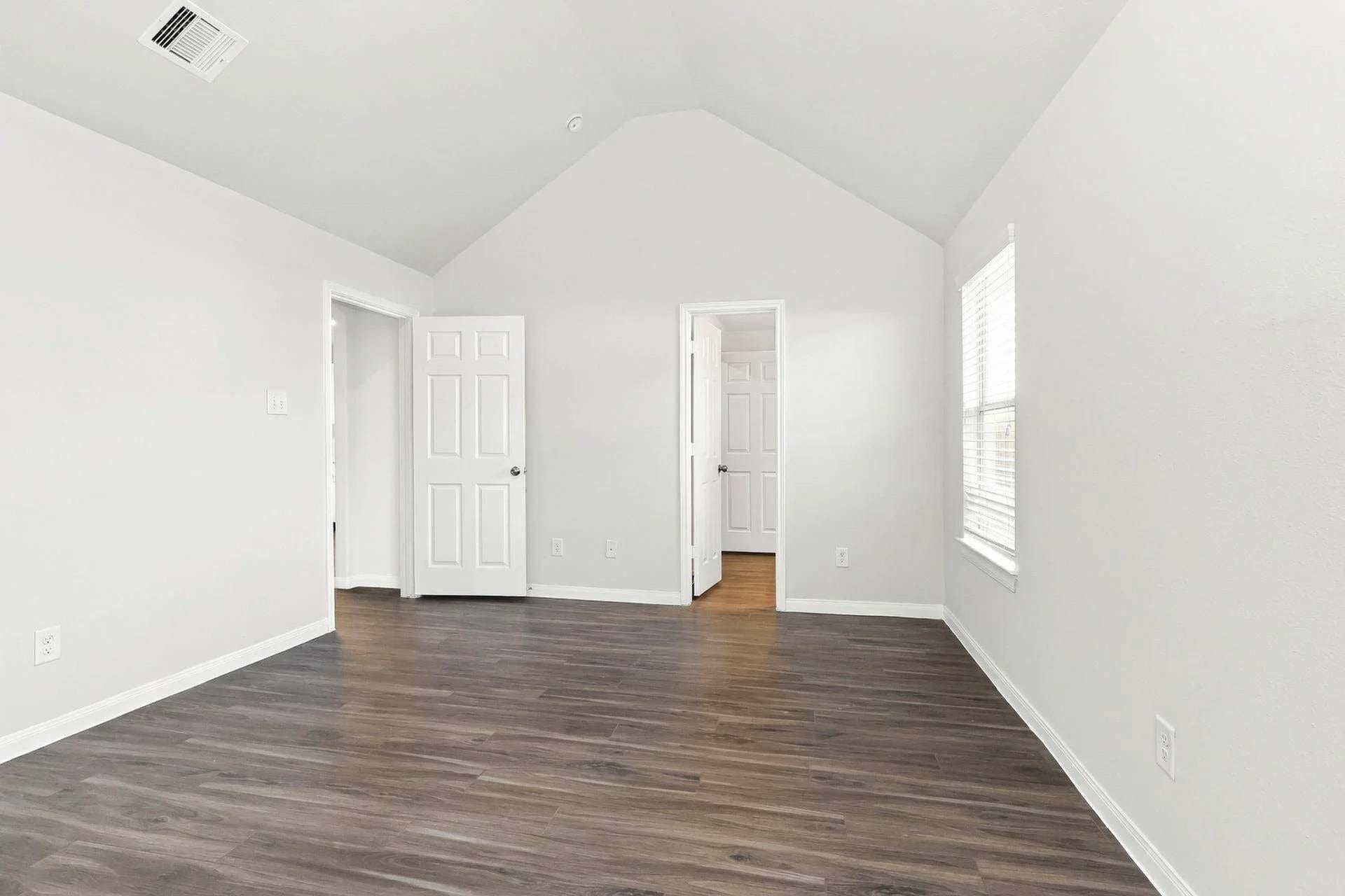 2443 Jonahs Way, Houston, TX 77073 Photos may be representative of the floor plan and not the exact home. Finishes, layout, and features of the actual property for lease may vary.