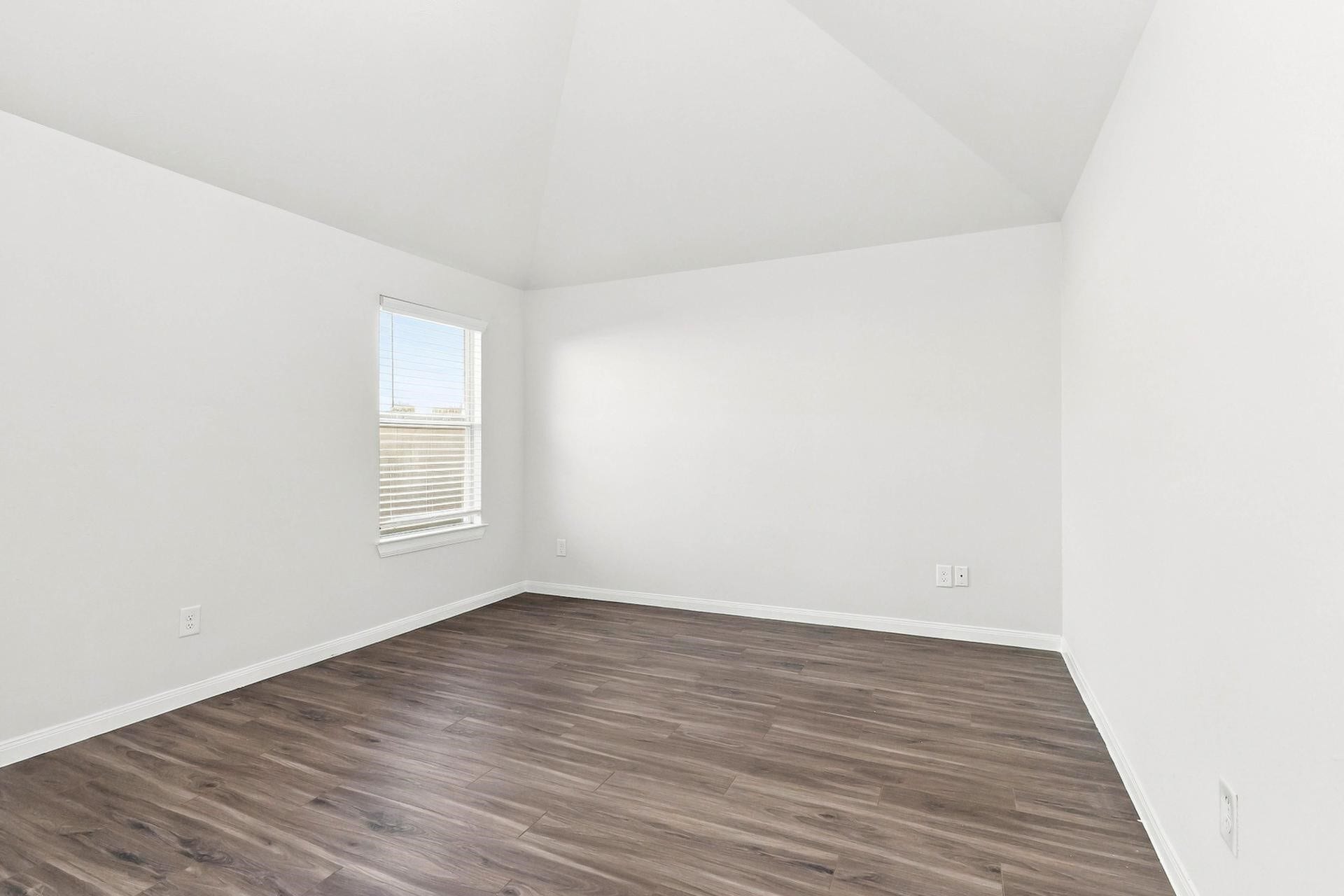 2443 Jonahs Way, Houston, TX 77073 Photos may be representative of the floor plan and not the exact home. Finishes, layout, and features of the actual property for lease may vary.