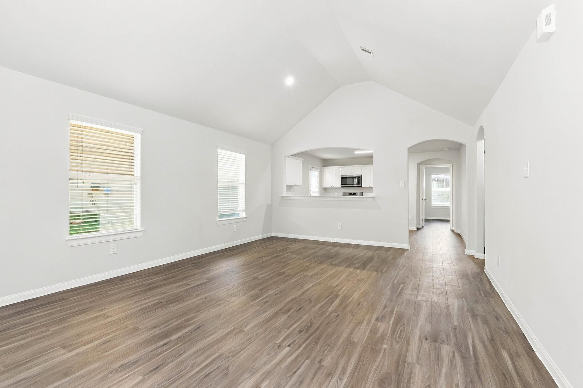 2443 Jonahs Way, Houston, TX 77073 Photos may be representative of the floor plan and not the exact home. Finishes, layout, and features of the actual property for lease may vary.