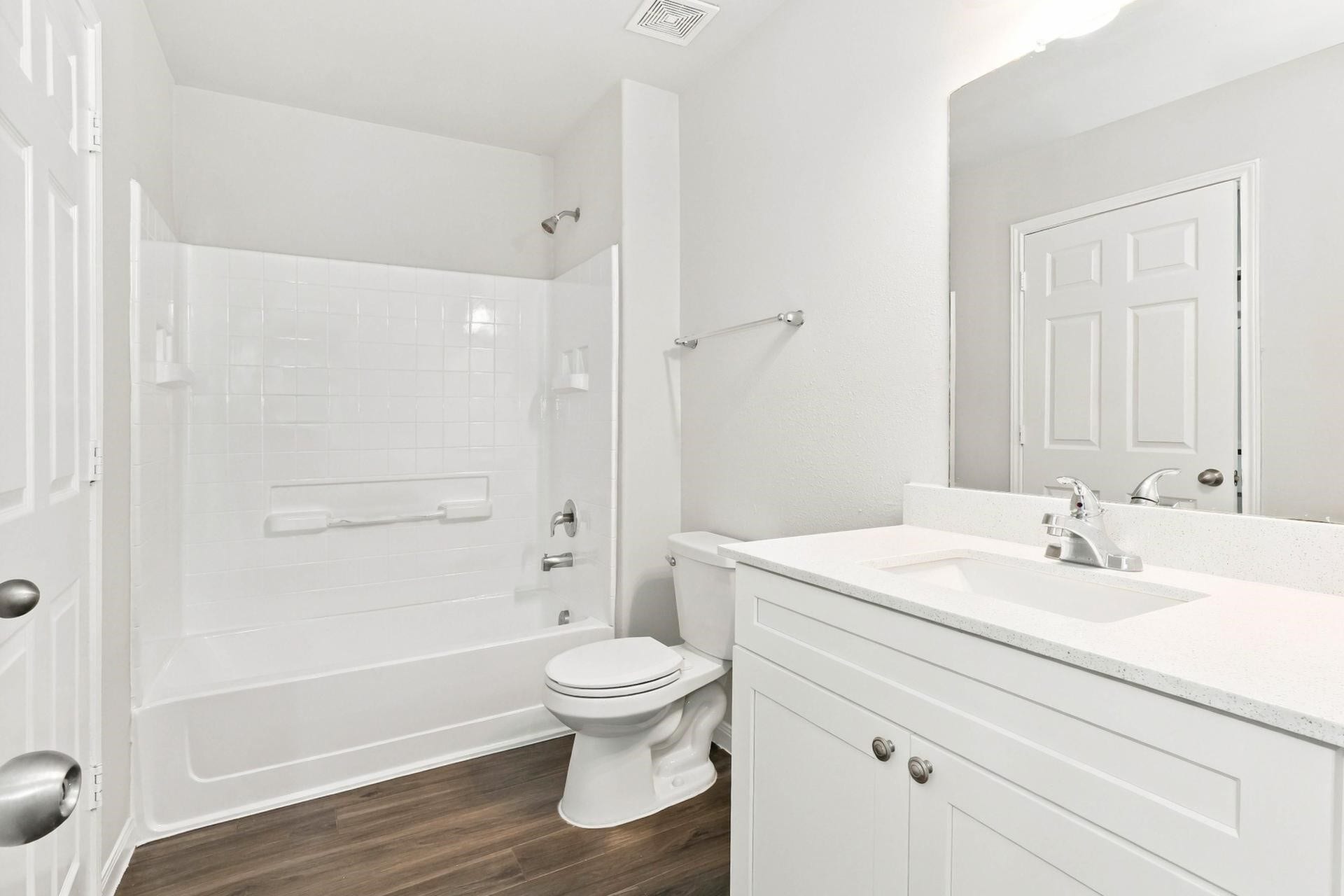2443 Jonahs Way, Houston, TX 77073 Photos may be representative of the floor plan and not the exact home. Finishes, layout, and features of the actual property for lease may vary.