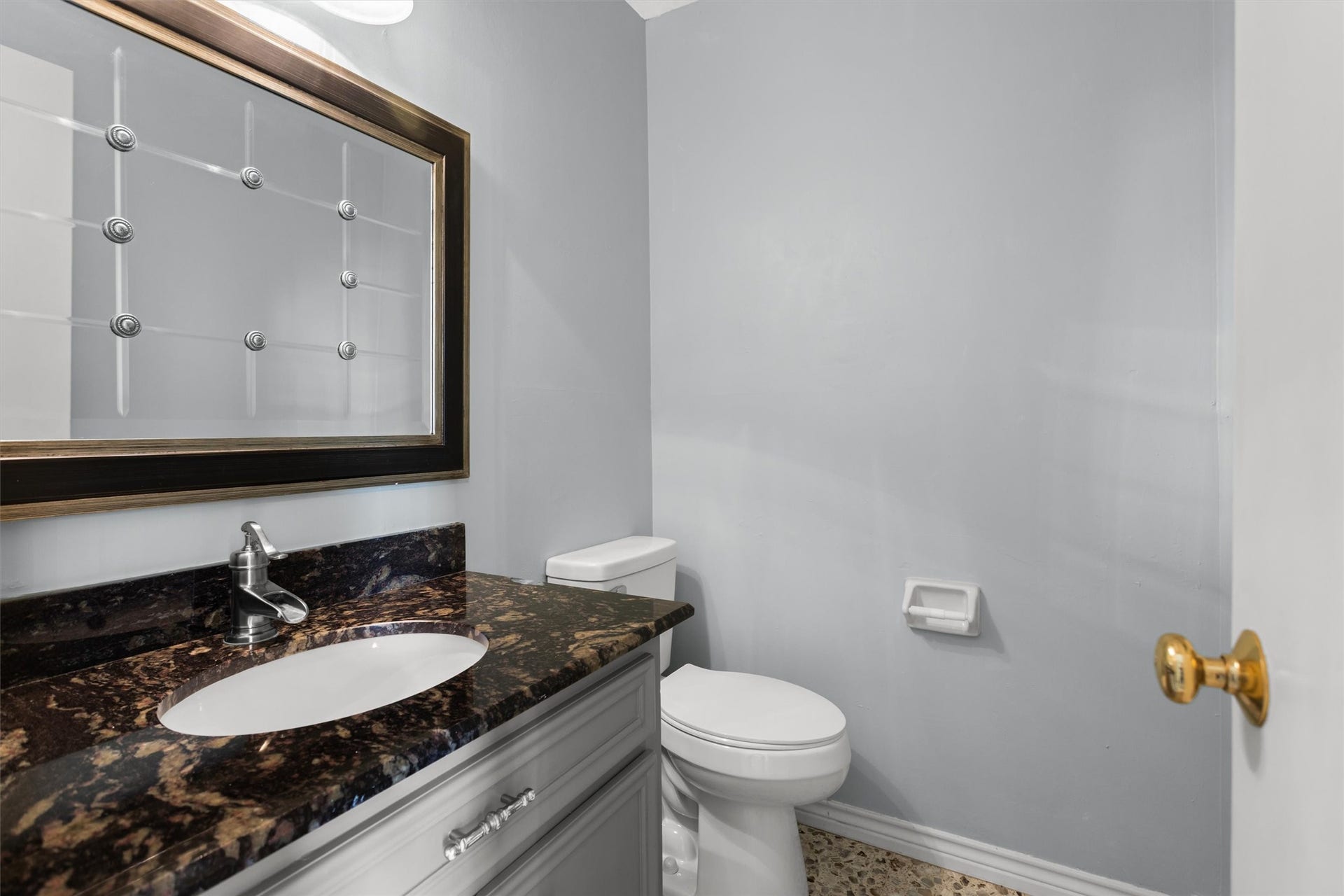 6502 Castle Lane Drive, Houston, TX 77066 Half Bath