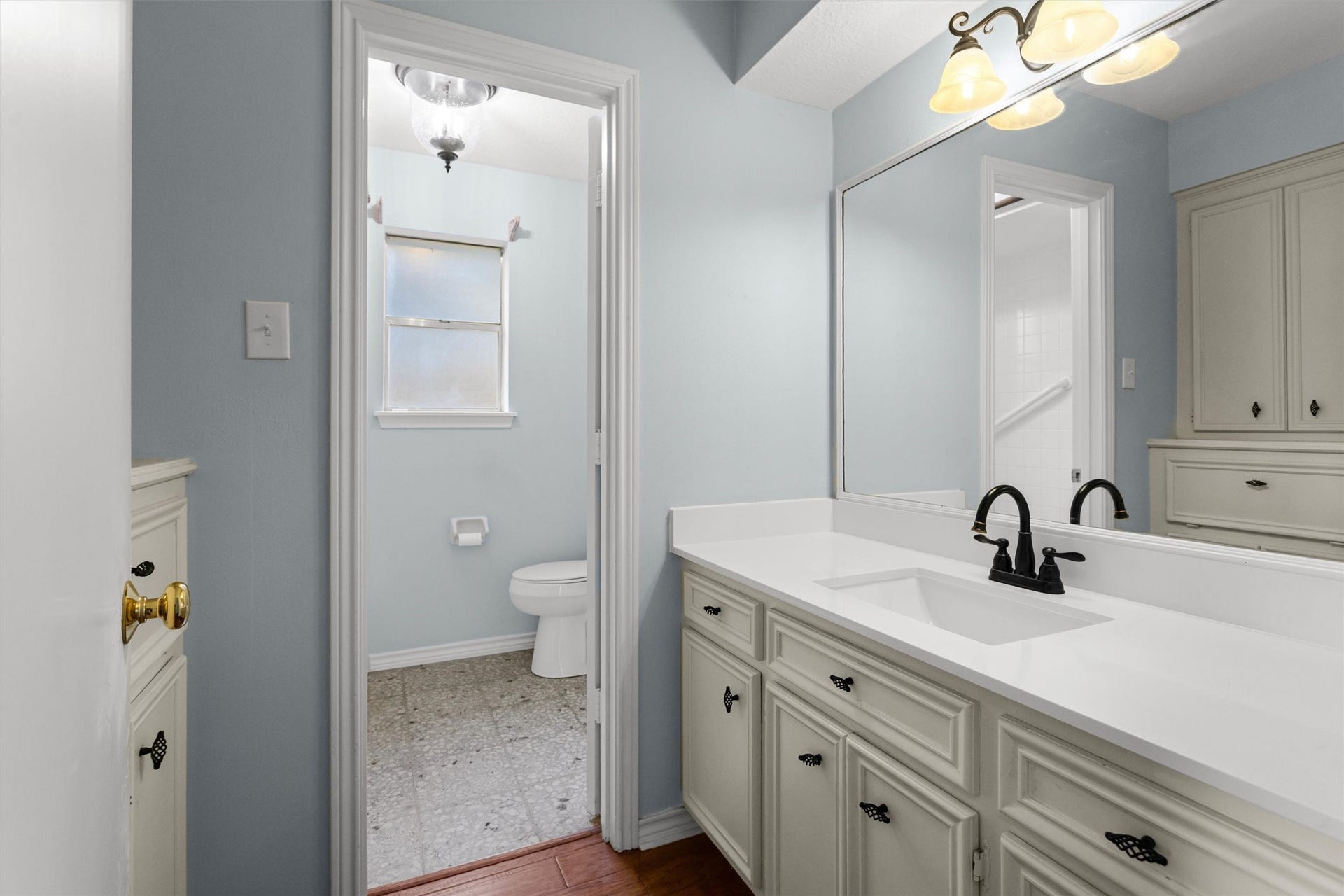 6502 Castle Lane Drive, Houston, TX 77066 Hall Bath with Quartz Countertop