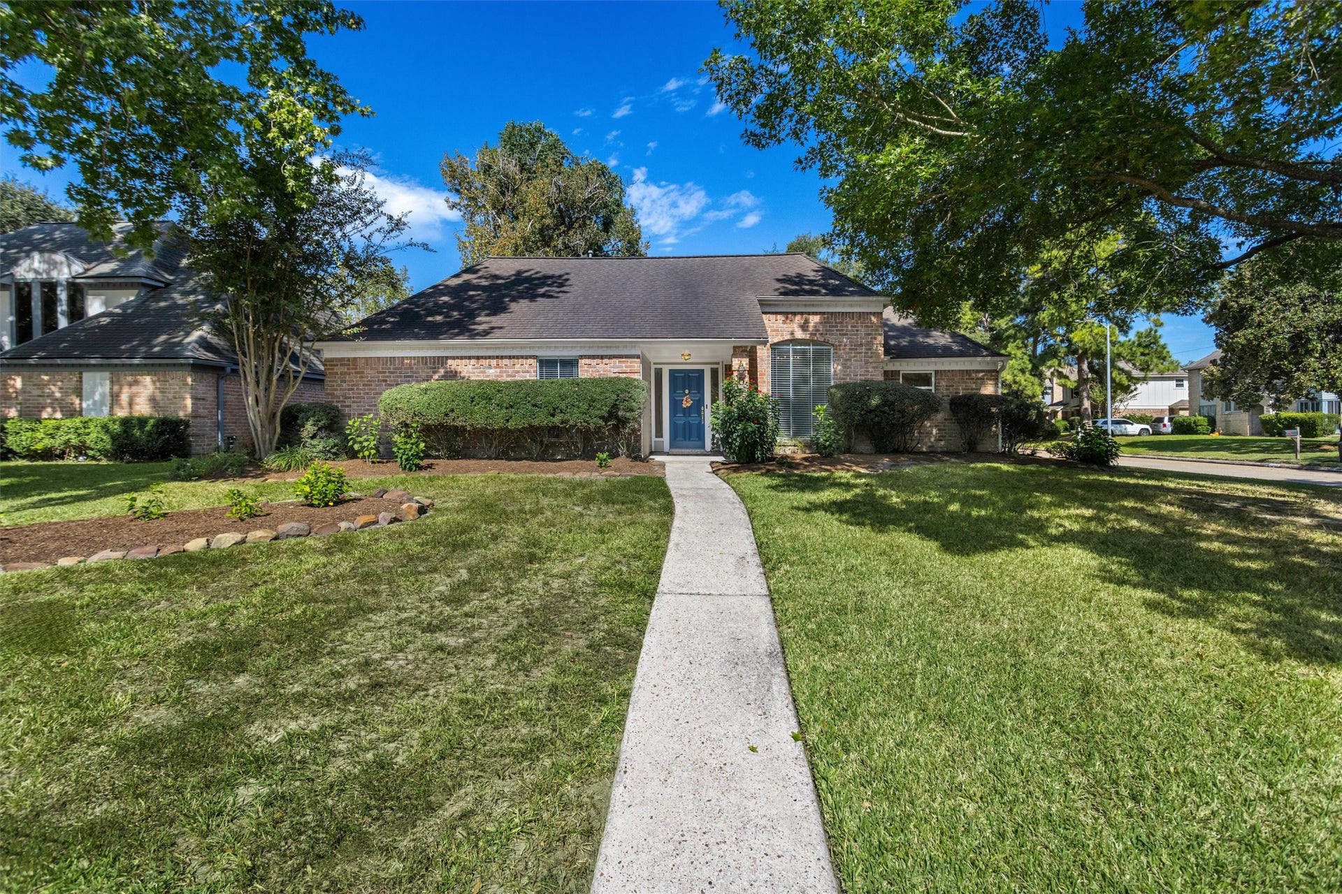 6502 Castle Lane Drive, Houston, TX 77066 Large Corner Lot with giant Oak shade tree.