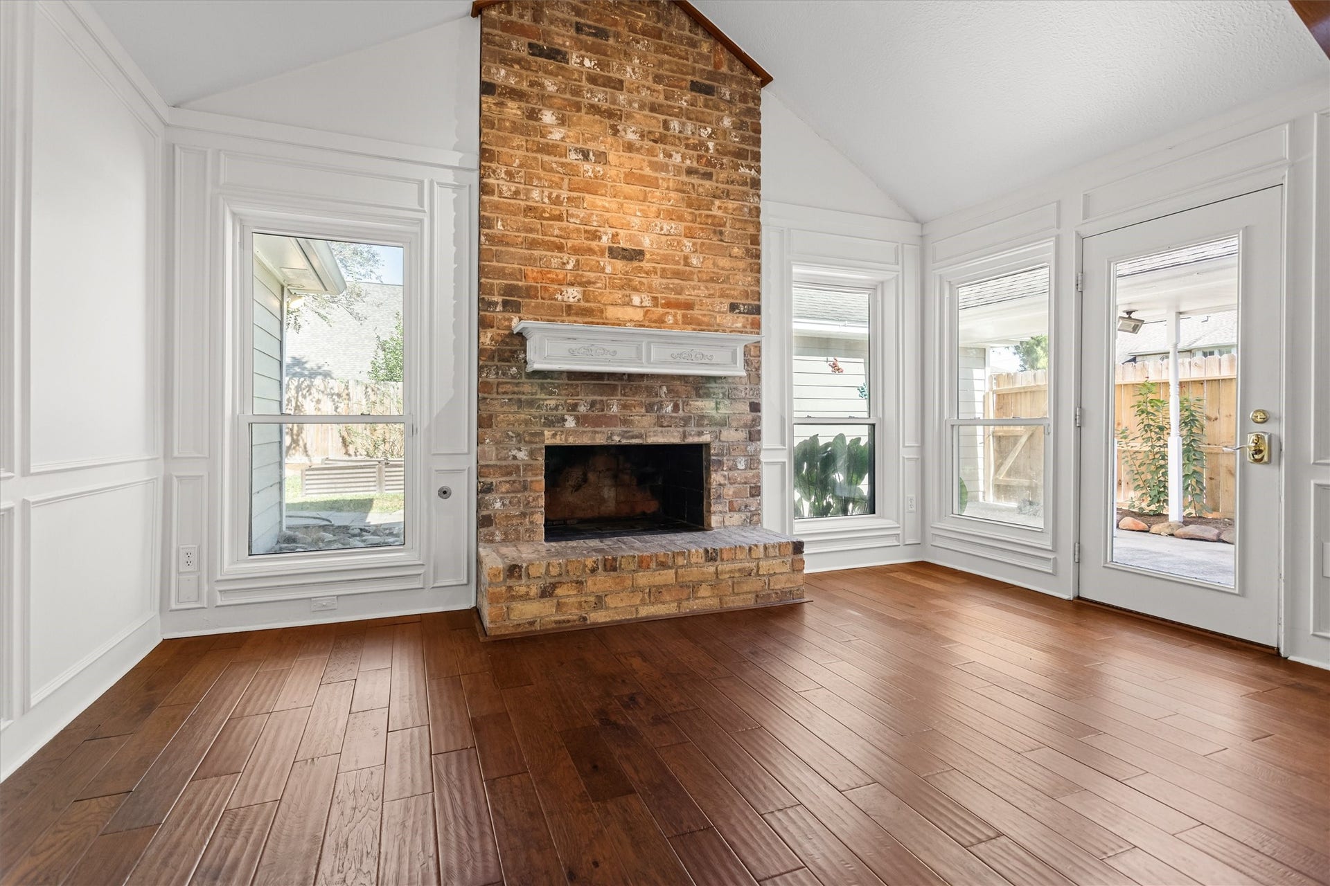 6502 Castle Lane Drive, Houston, TX 77066 Den with Double-paned Windows