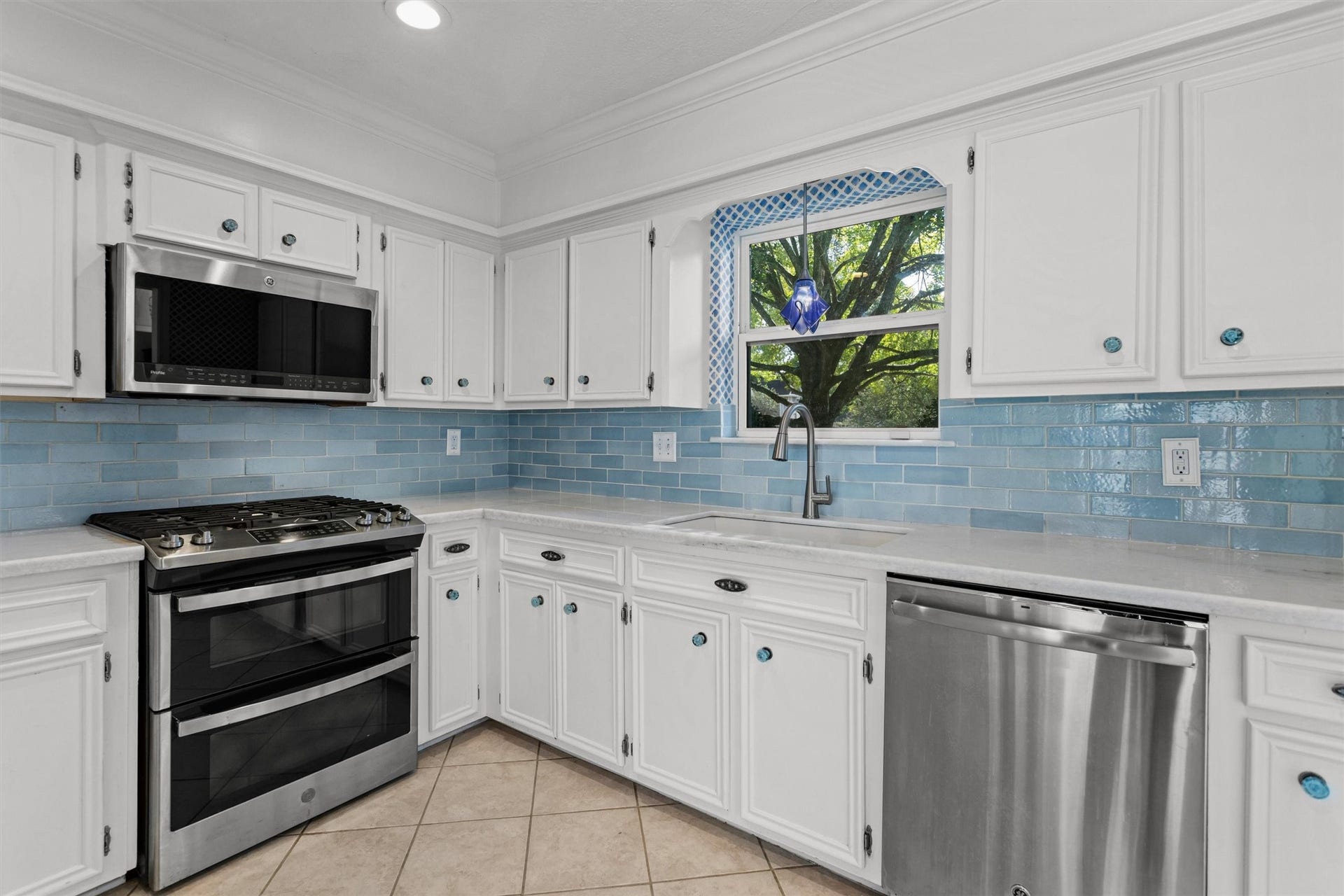 6502 Castle Lane Drive, Houston, TX 77066 Kitchen with Quartz Counters and Tile Backsplash