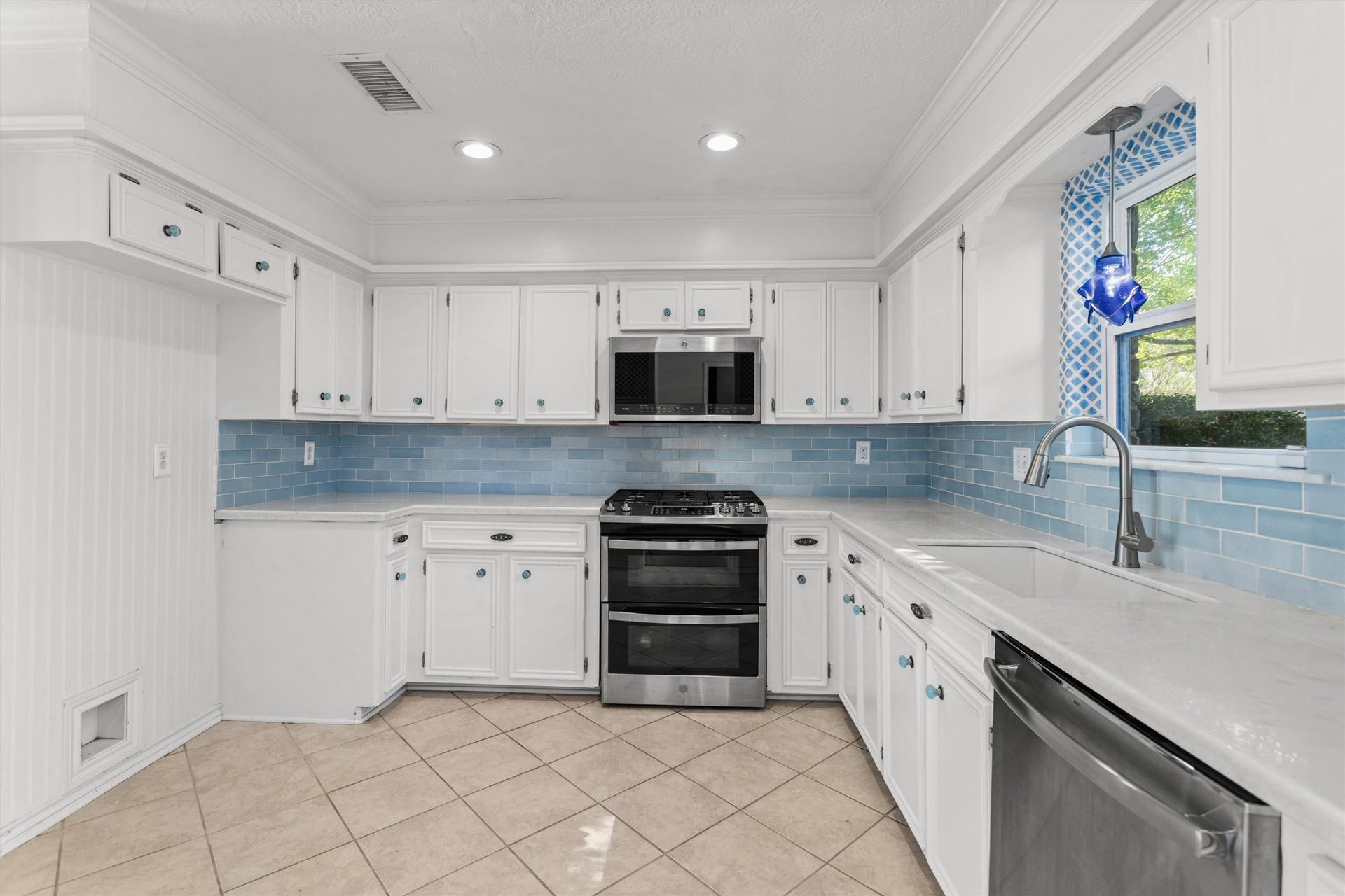 6502 Castle Lane Drive, Houston, TX 77066 Kitchen with Stainless Appliances and LED Can Lights