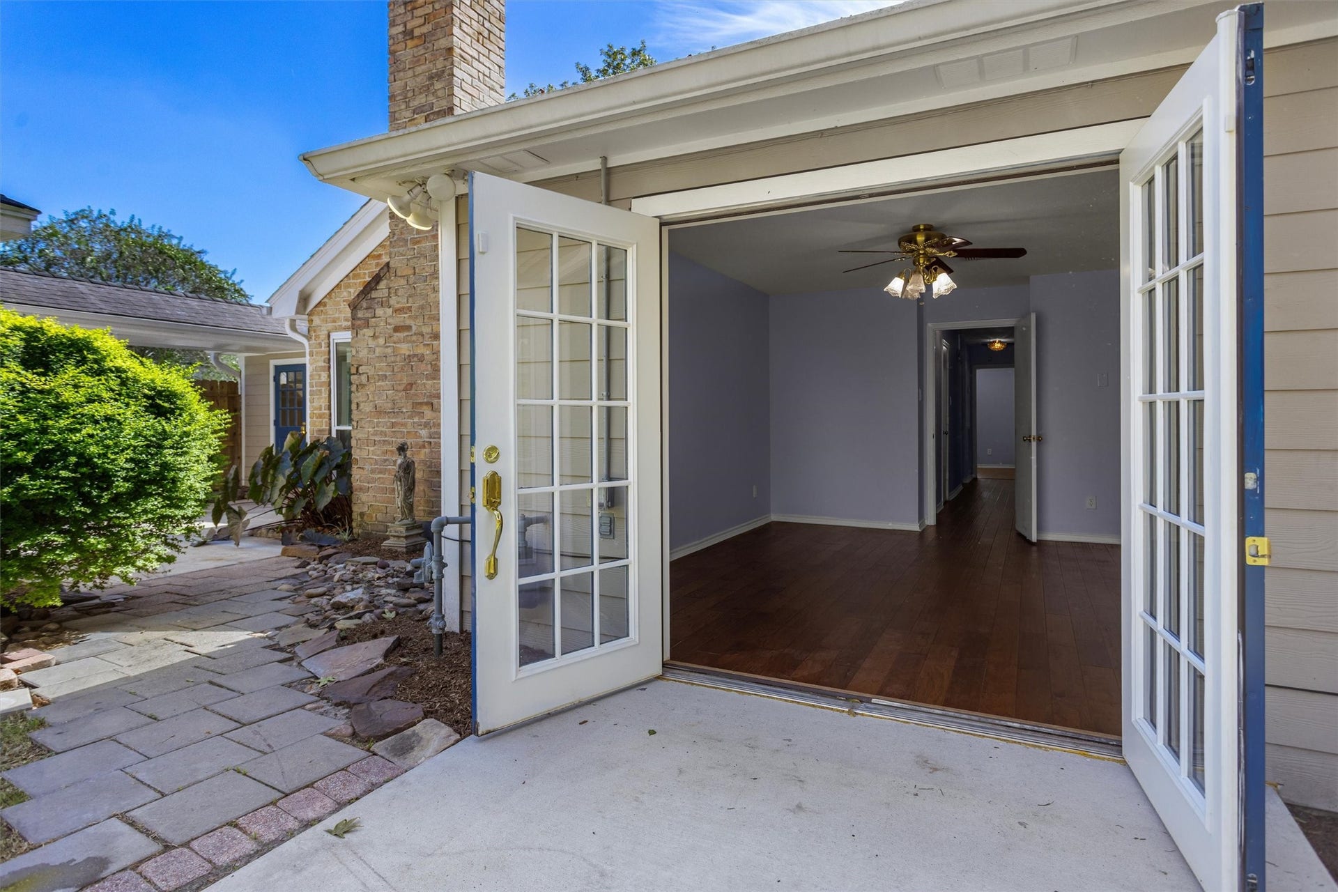 6502 Castle Lane Drive, Houston, TX 77066 Primary Bedroom with Double French Doors