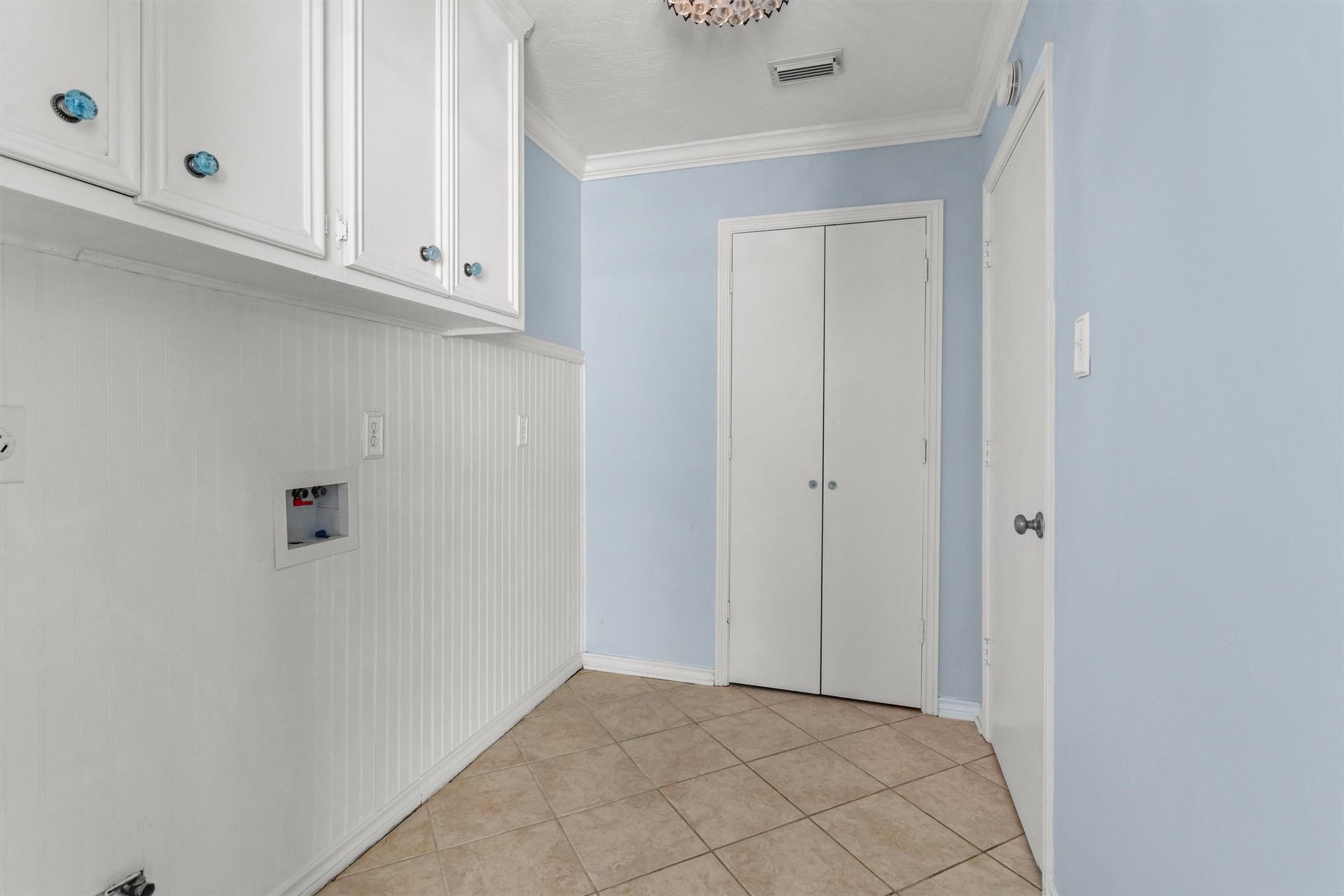 6502 Castle Lane Drive, Houston, TX 77066 Utility Room with additional Storage