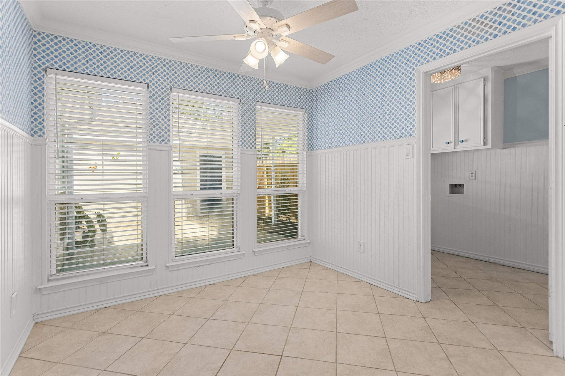 6502 Castle Lane Drive, Houston, TX 77066 Breakfast room with Wainscoting and Double-paned Windows