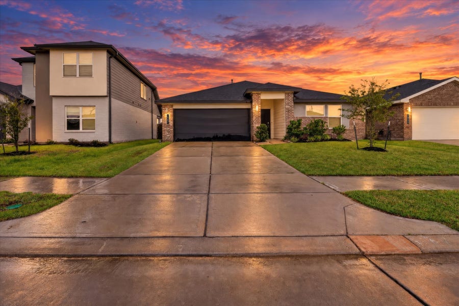 Property photo for 7907 Sleek Flock Lane, Rosharon, TX