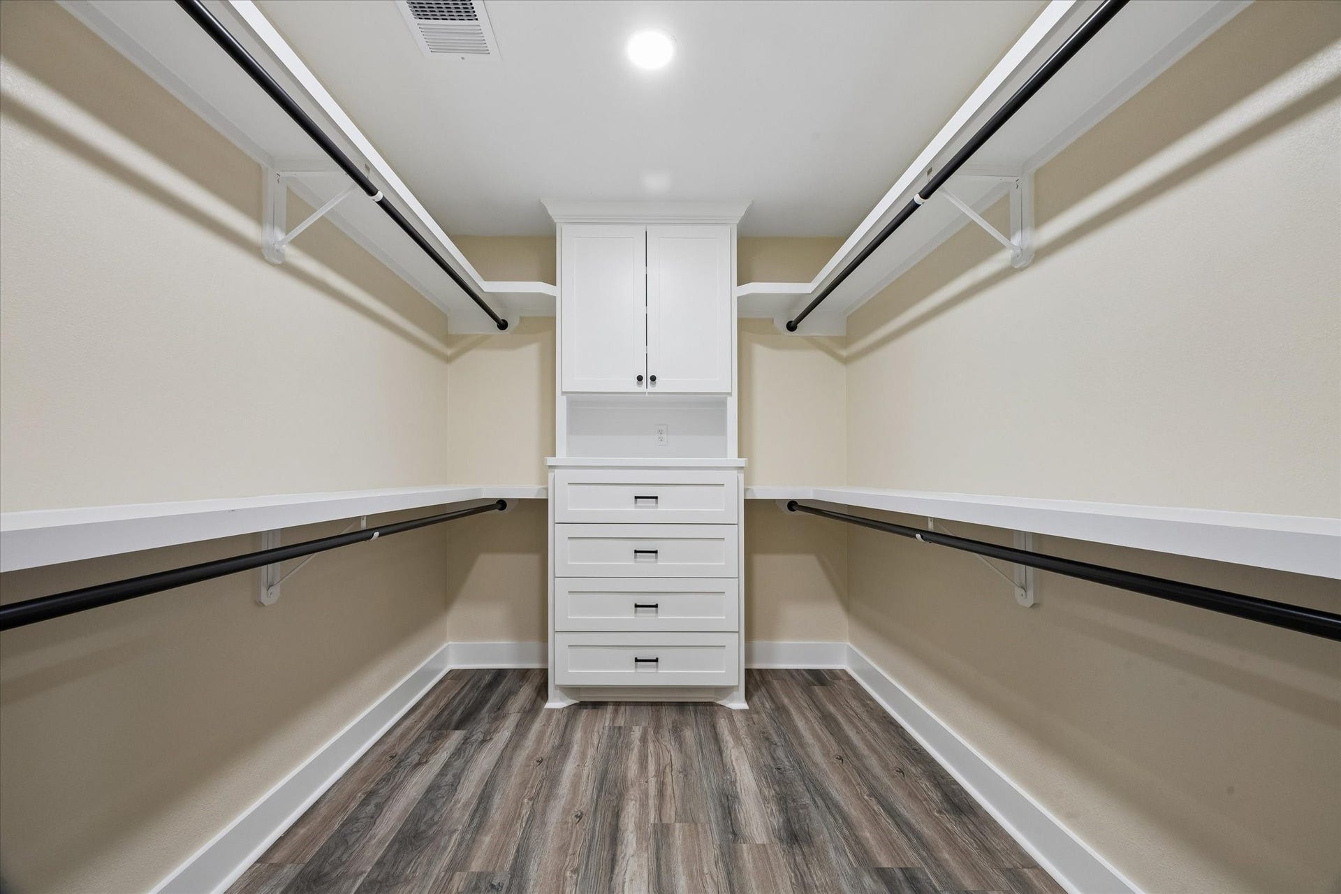 1190 County Road 146, Alvin, TX 77511