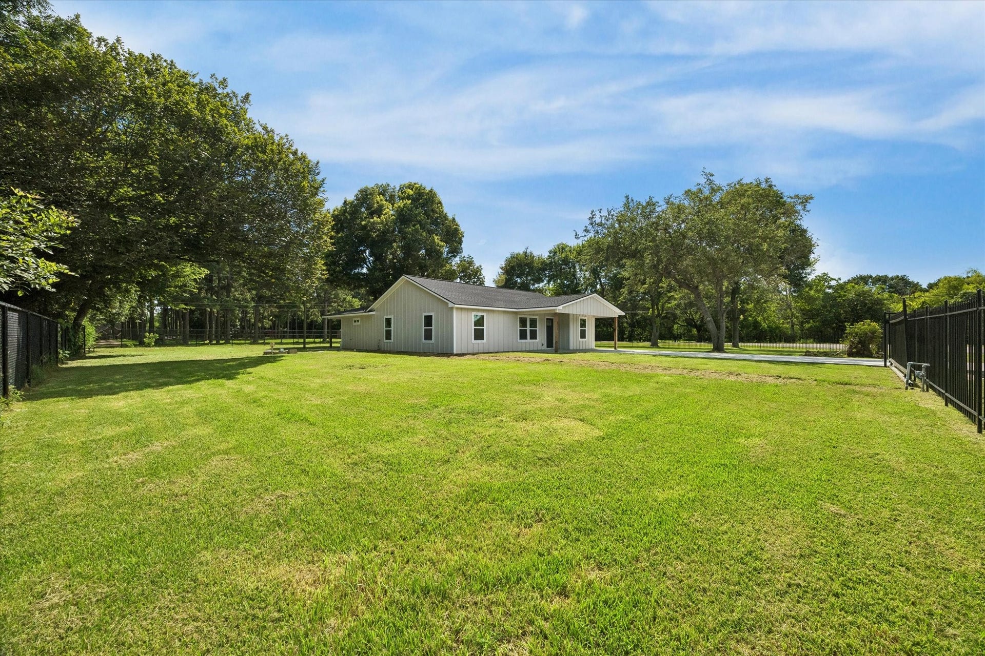 1190 County Road 146, Alvin, TX 77511