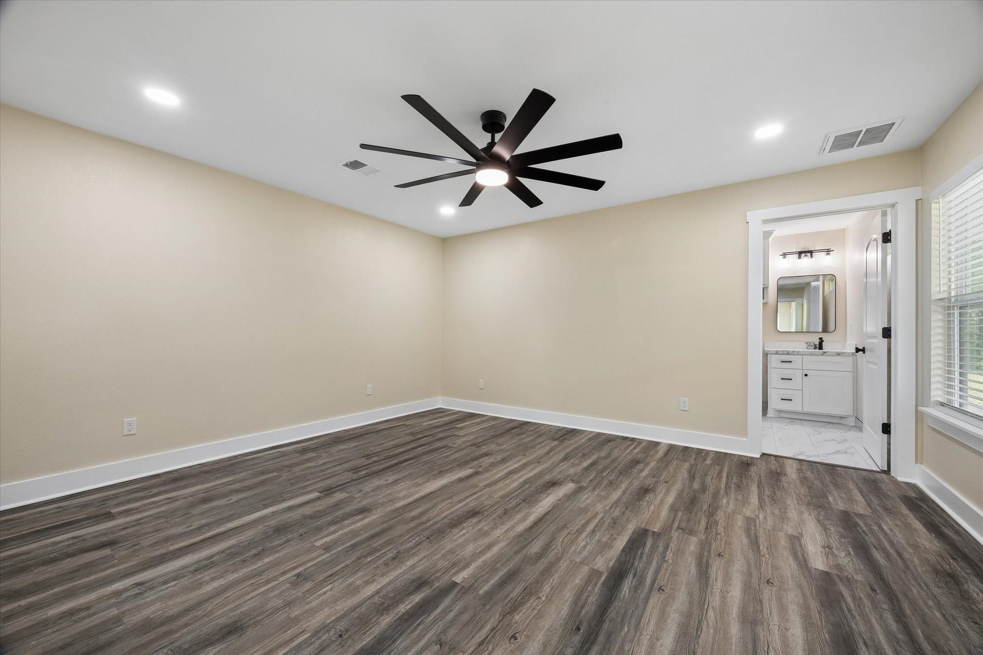 1190 County Road 146, Alvin, TX 77511