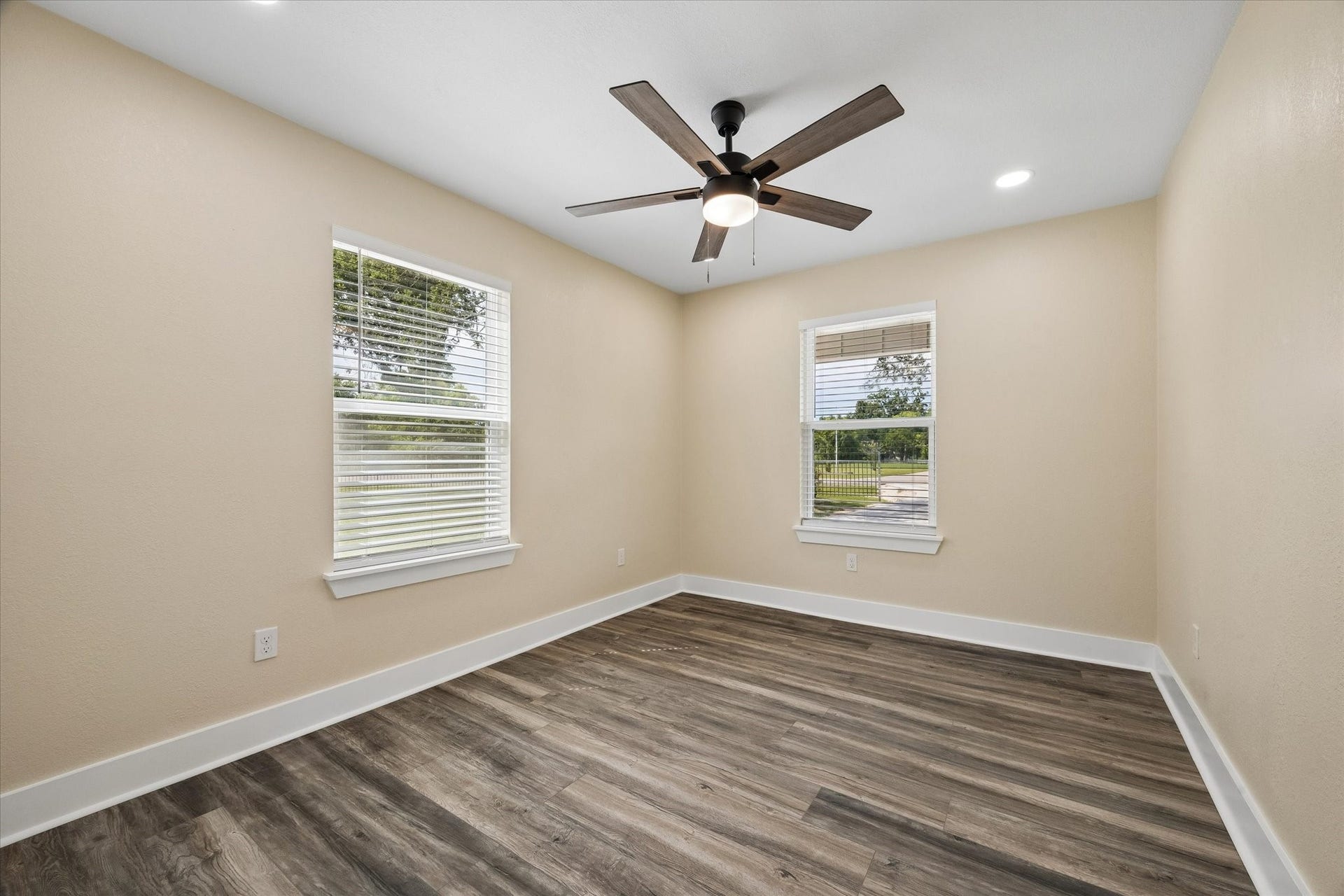 1190 County Road 146, Alvin, TX 77511