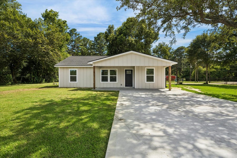 Property photo for 1190 County Road 146, Alvin, TX